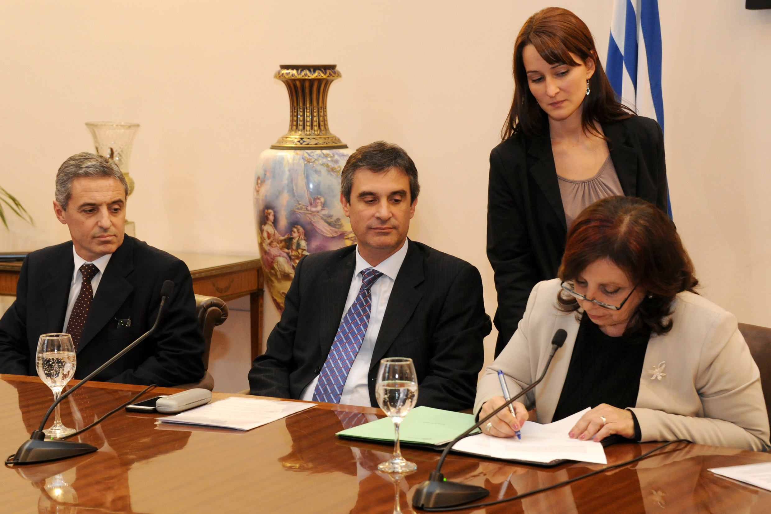 Firma de contrato para el proyecto Parque Lineal del Miguelete