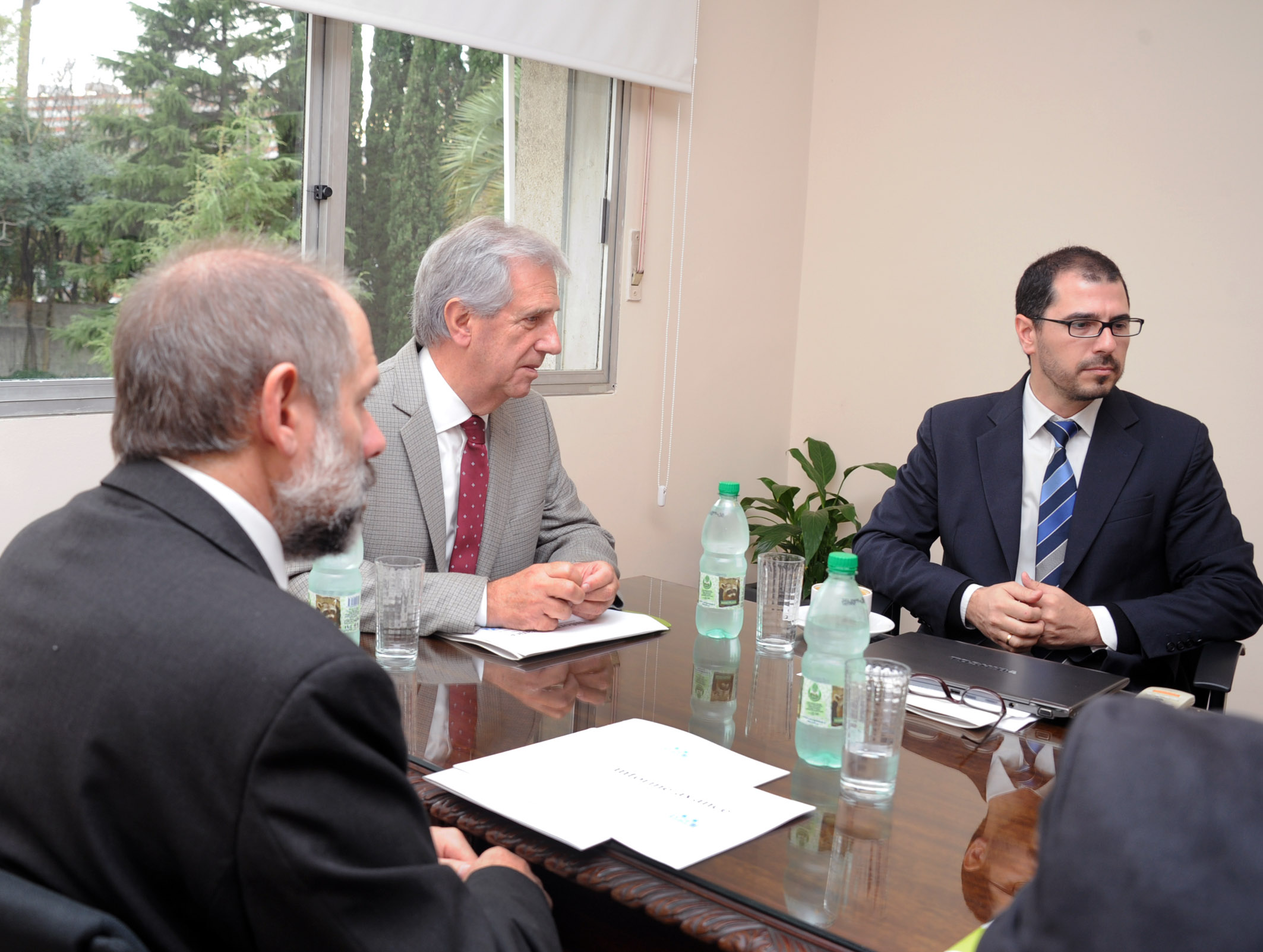 Reunión y conferencia de prensa con el Presidente en Suárez sobre Medio Ambiente