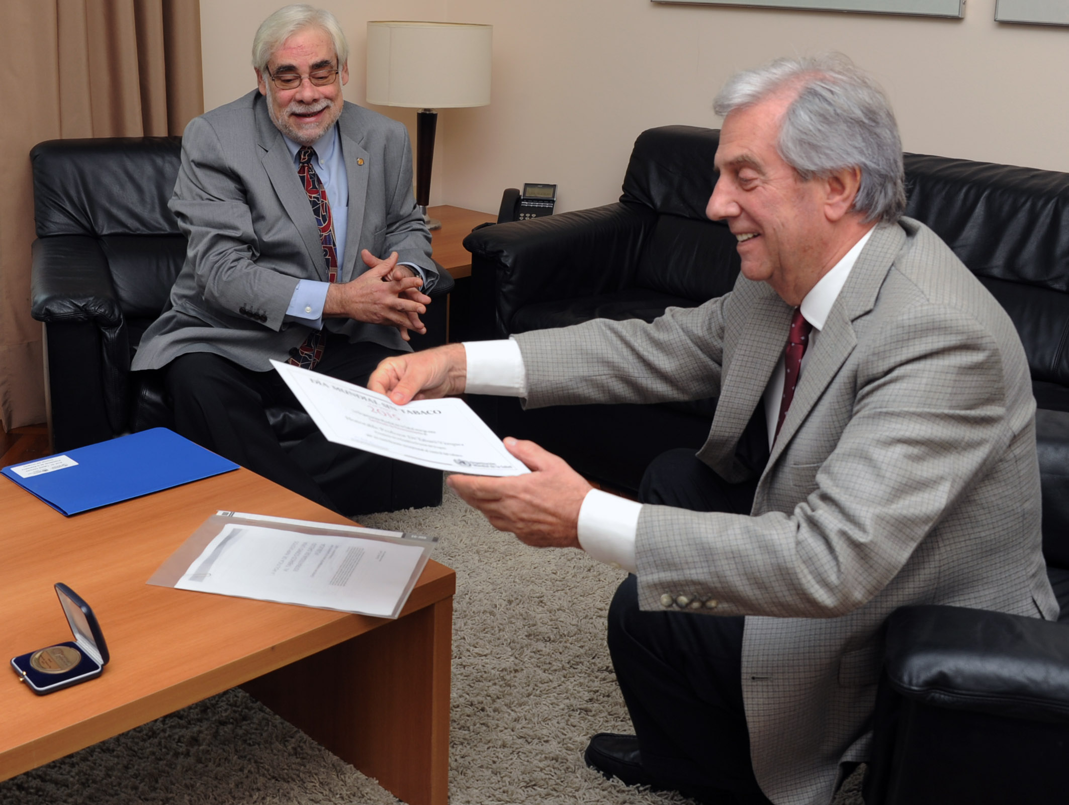 Reconocimiento al Presidente Vázquez por su contribución al control del tabaco