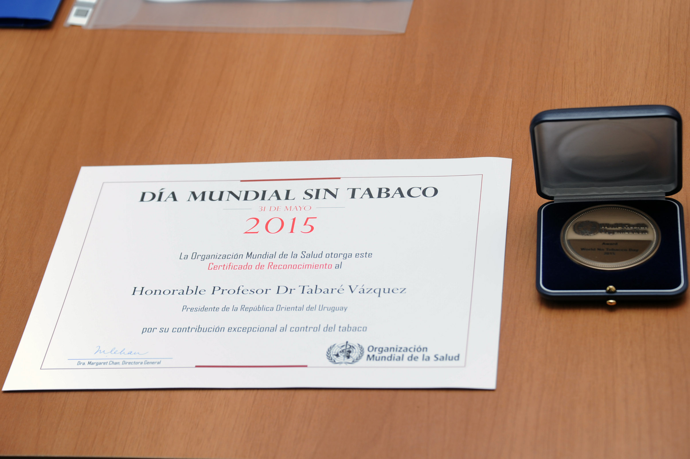 Reconocimiento al Presidente Vázquez por su contribución al control del tabaco
