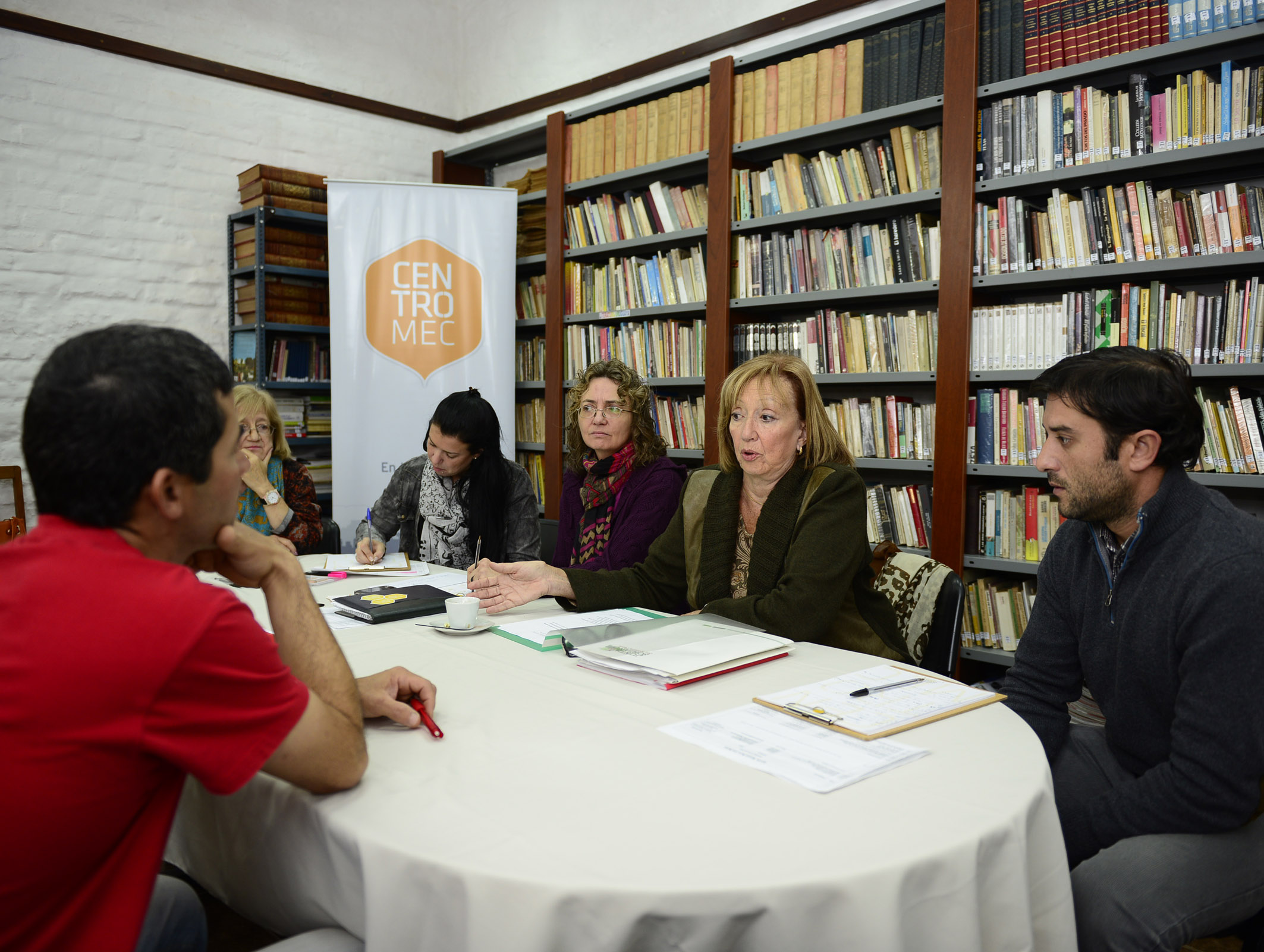 La Titular de Cultura, Maria Julia Muñoz mantuvo diversas reuniones con vecinos de Soriano