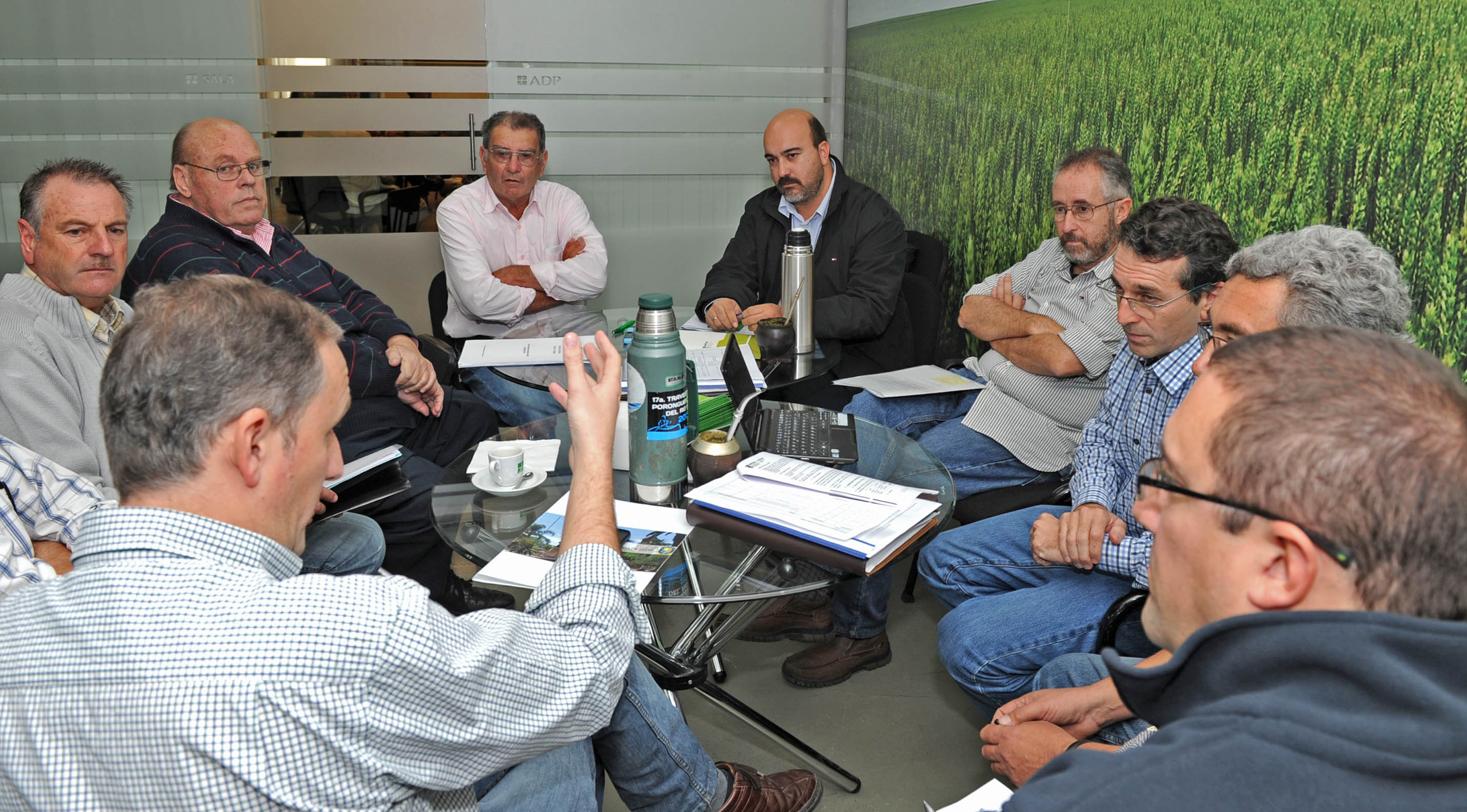 Titular de MVOTMA, Eneida De León reunida con actores locales