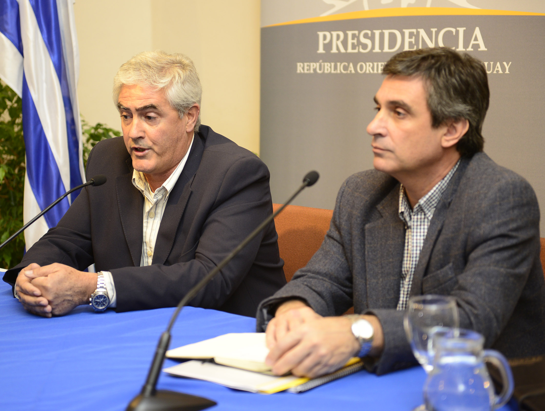Conferencia de prensa haciendo uso de la palabra el Intendente Electo de Soriano, Agustín Bascou