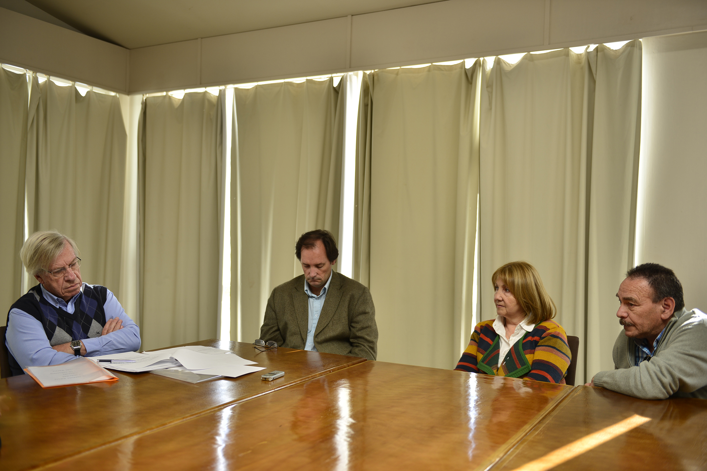 Ministro Astori se reunió con vecinos de Dolores, Soriano.