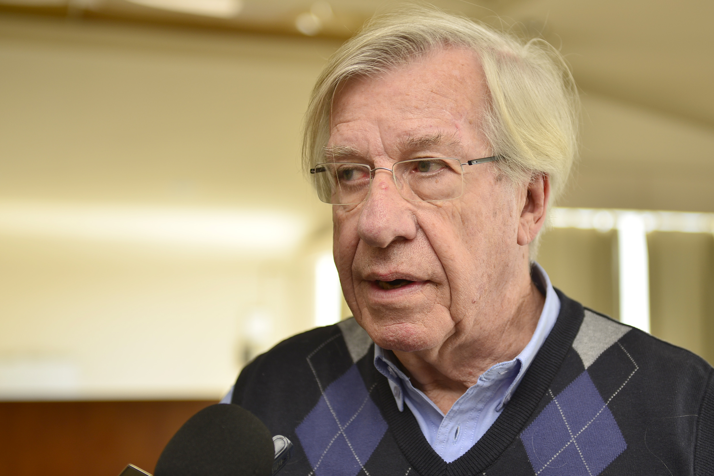 Ministro Astori se reunió con vecinos de Dolores, Soriano.