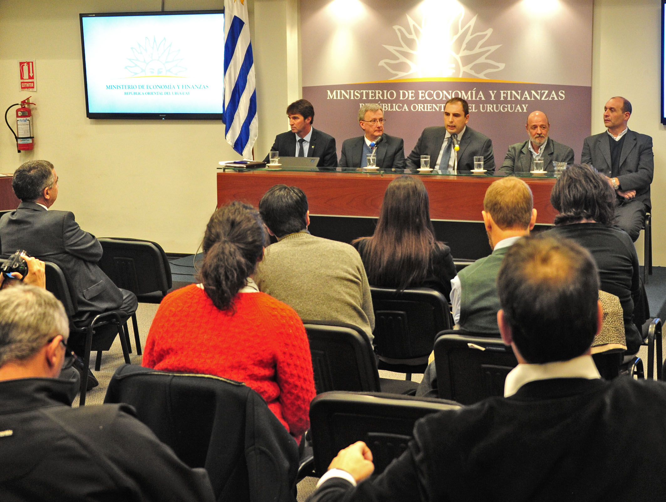 MEF brindó conferencia: Trabajo coordinado en el combate a la informalidad