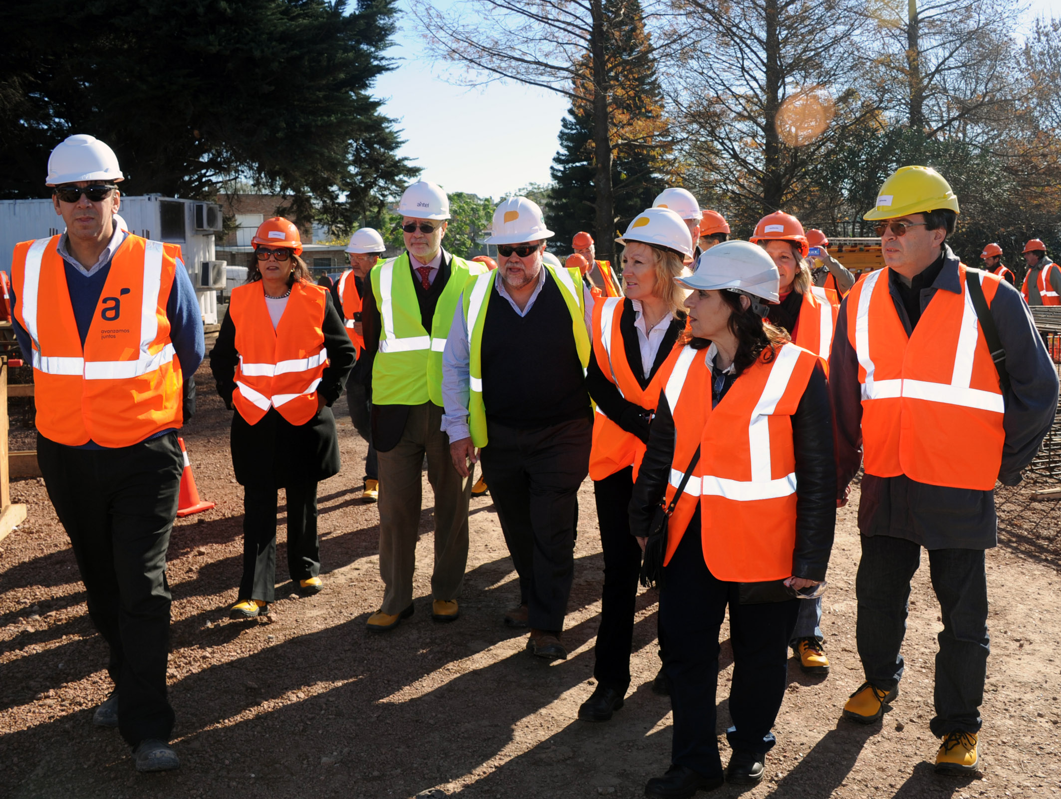 Ministra Cosse visita obras de Antel Arena