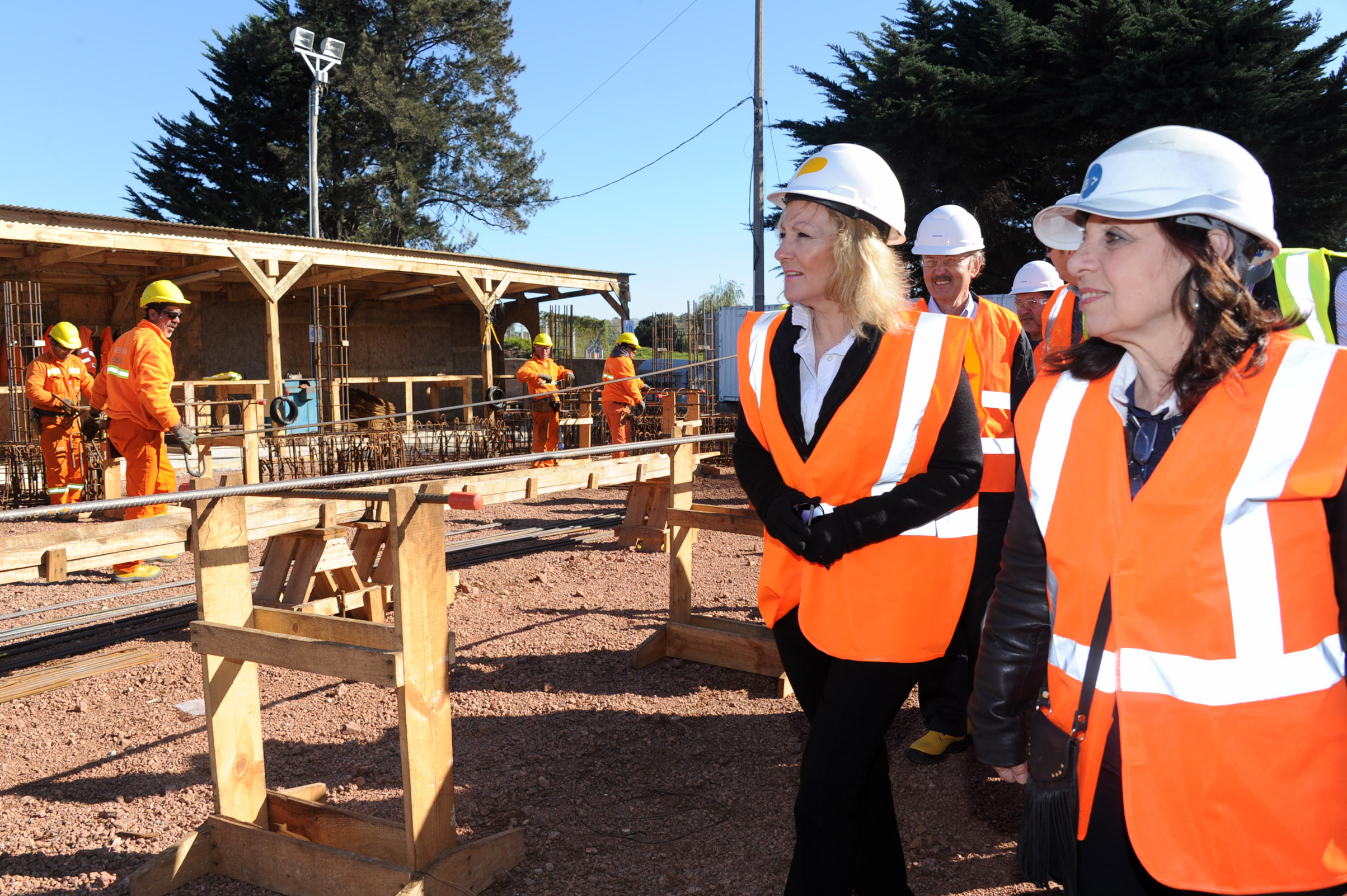 Ministra Cosse visita obras de Antel Arena