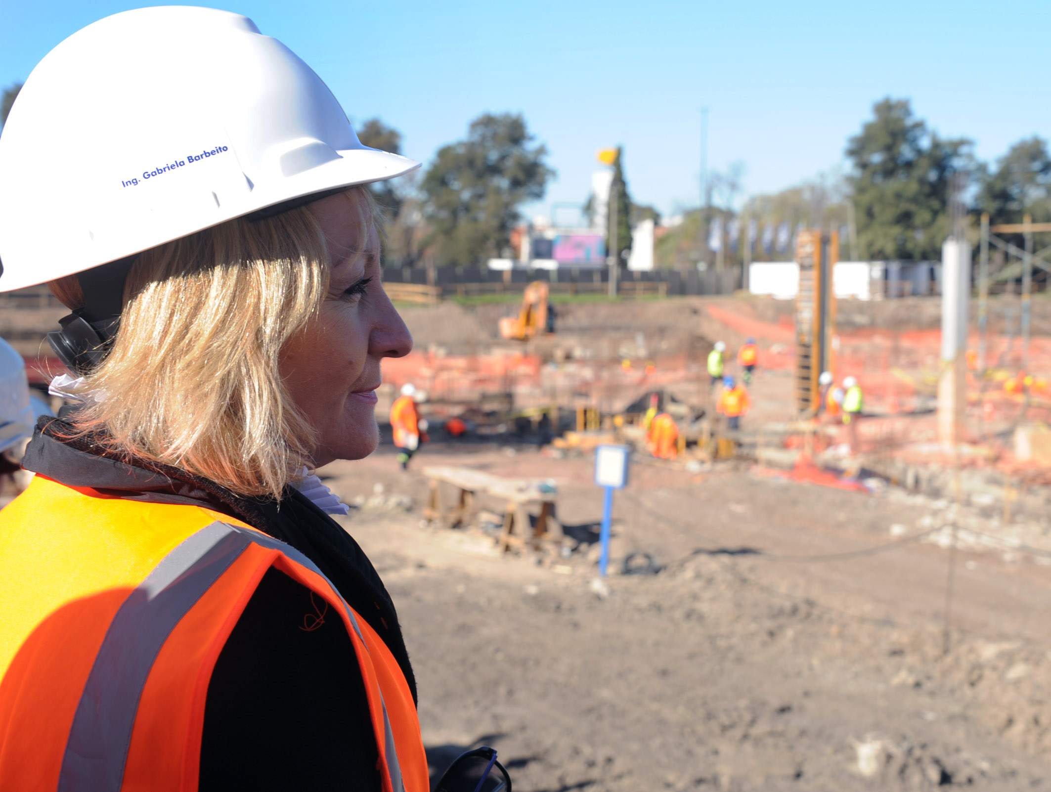 Ministra Cosse visita obras de Antel Arena