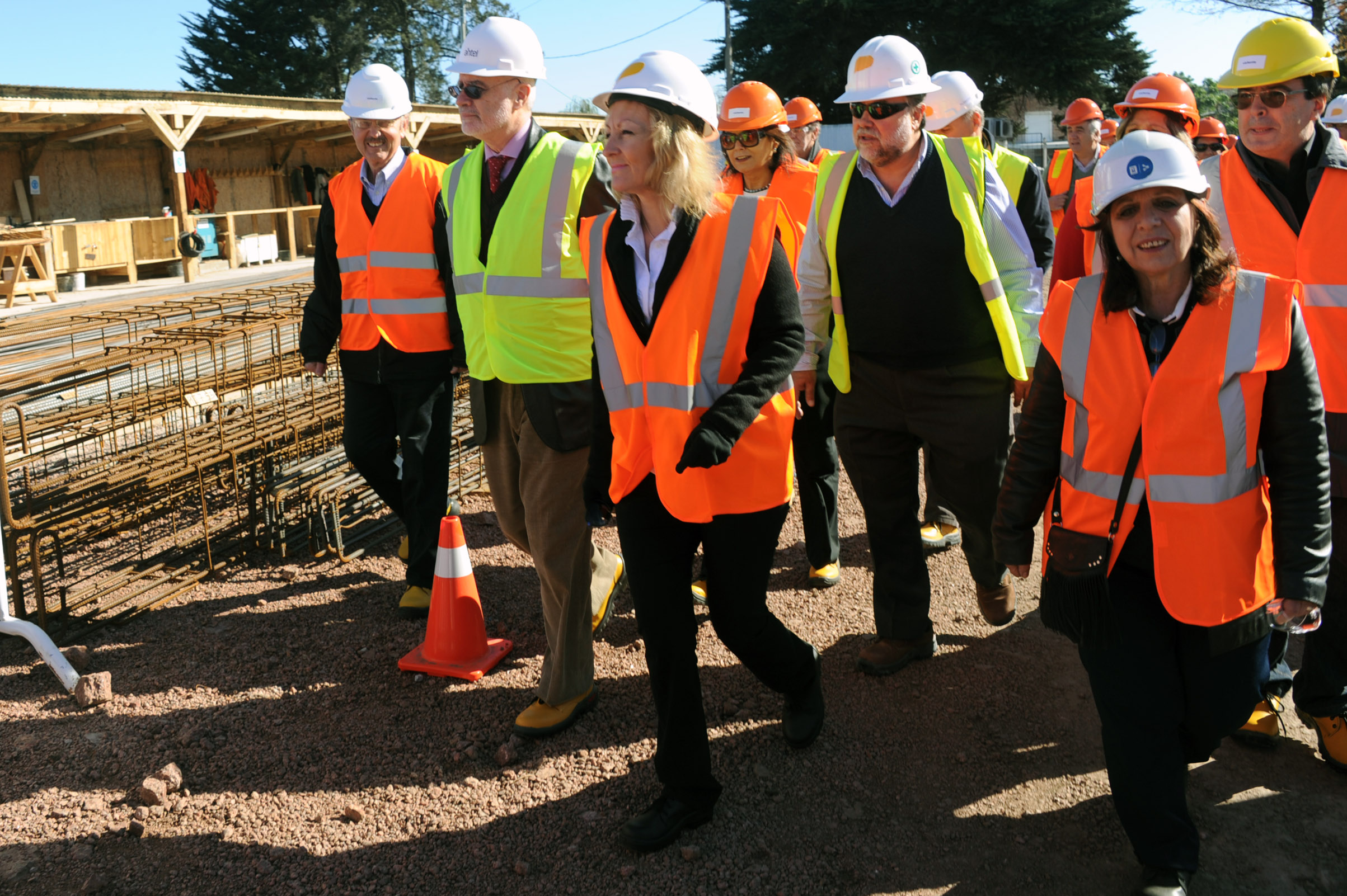 Ministra Cosse visita obras de Antel Arena