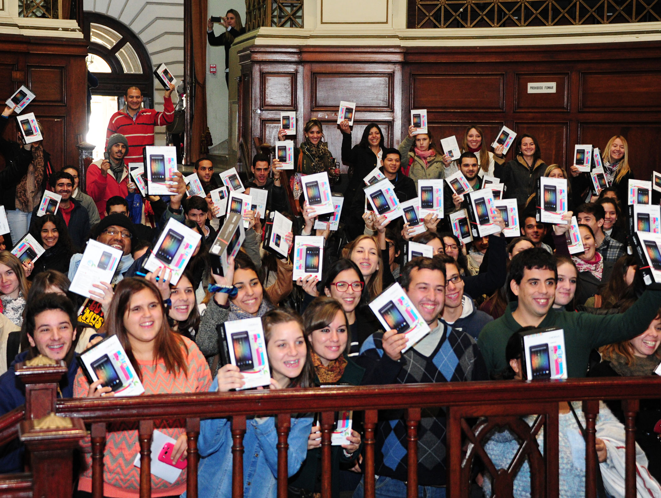 IMPO hizo entrega de Tablet a estudiantes de Facultad de Derecho
