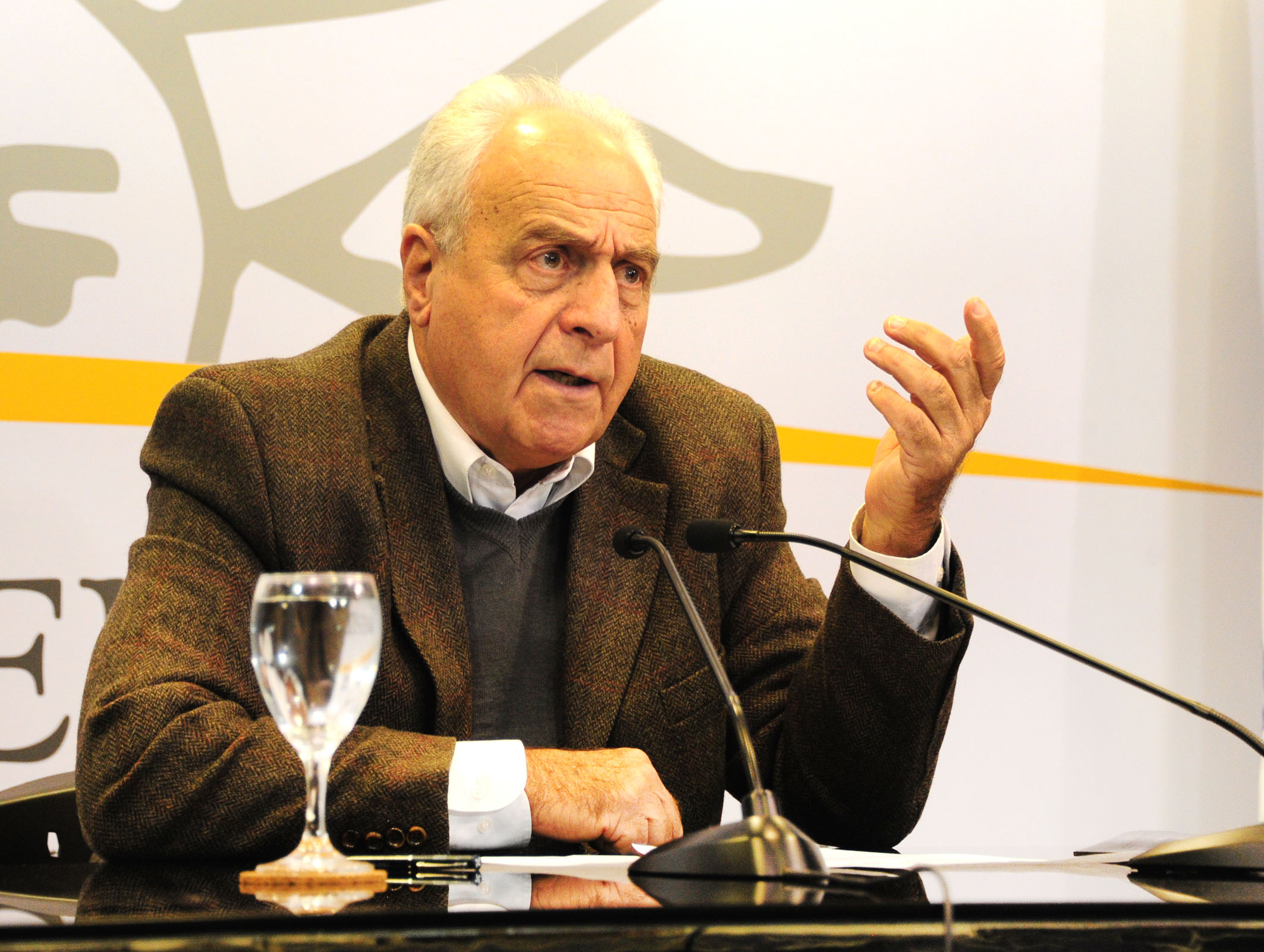 Ministro de Transporte y Obras Públicas, Víctor Rossi luego del Consejo de Ministros de hoy