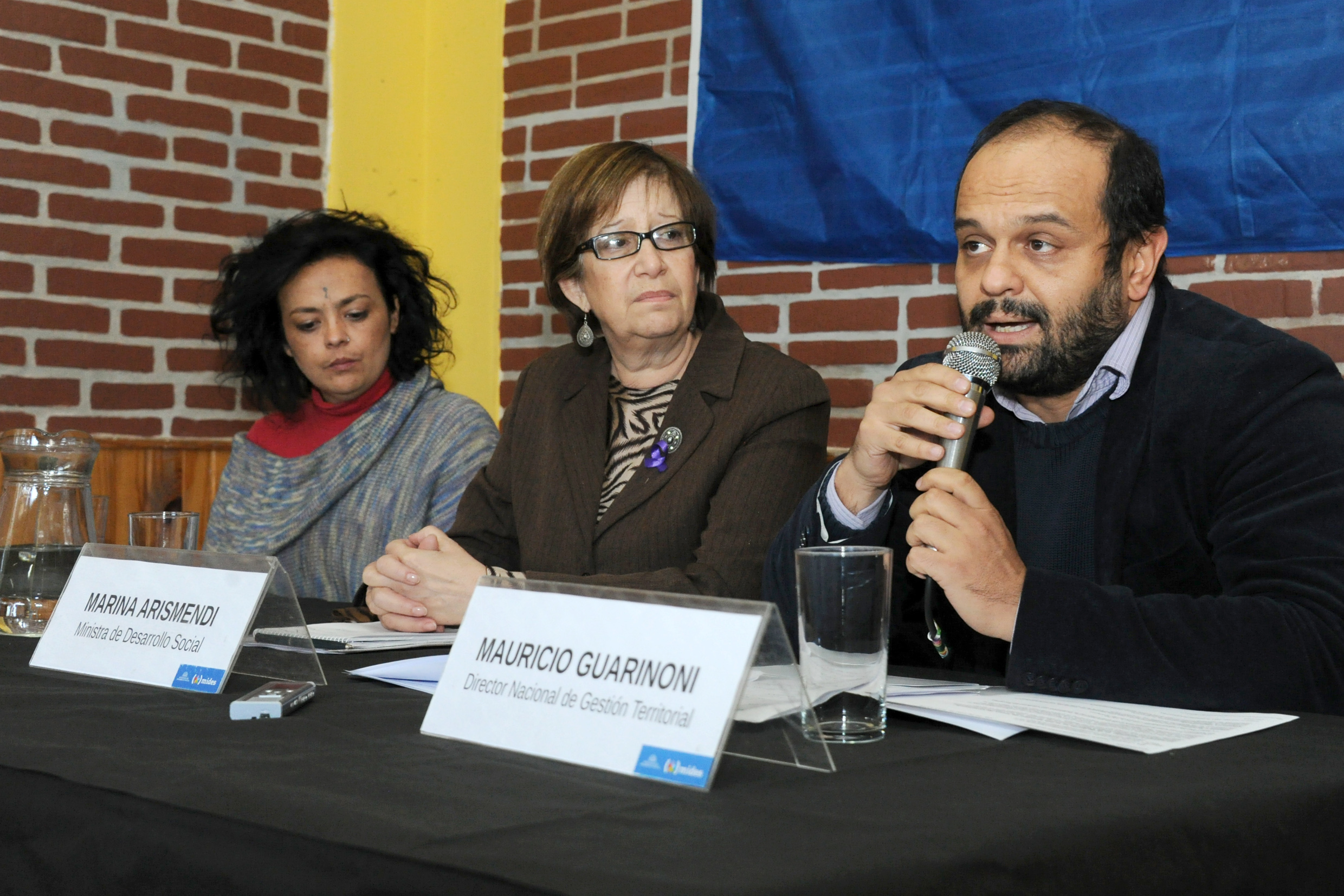 El director nacional de Gestión Territorial del MIDES, Mauricio Guarinoni, hace uso de la palabra.