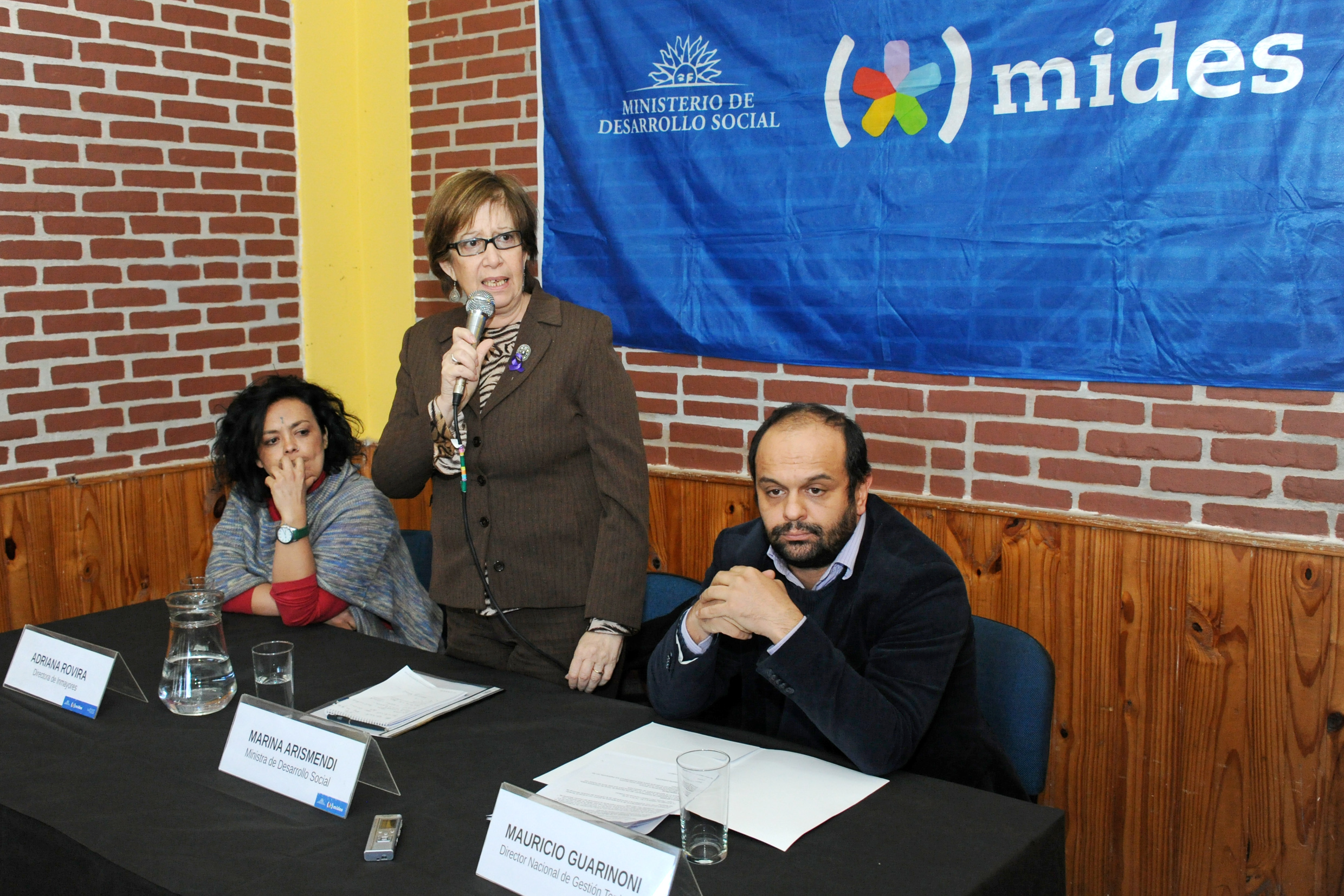 La ministra de Desarrollo Social, Marina Arismendi, hace uso de la palabra.