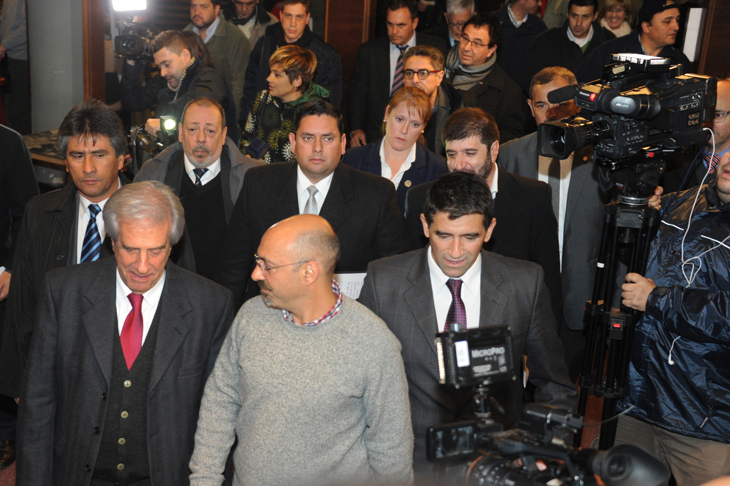 El Presidente de la República, Tabaré Vázquez, ingresa al Teatro el Galpón.