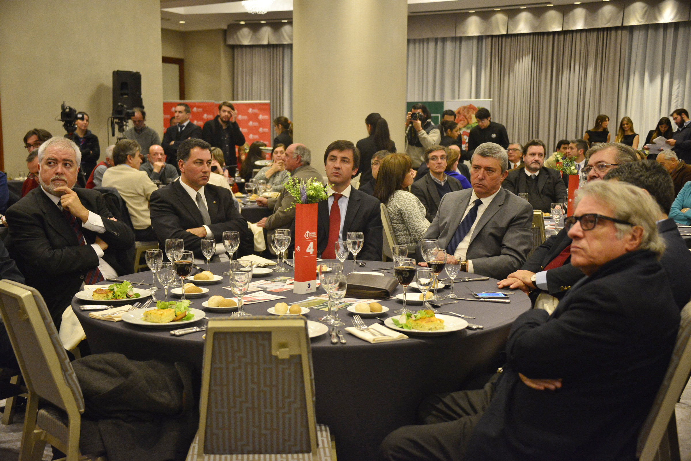 El ministro de Trabajo, Ernesto Murro, disertó como invitado en la cena de Somos Uruguay