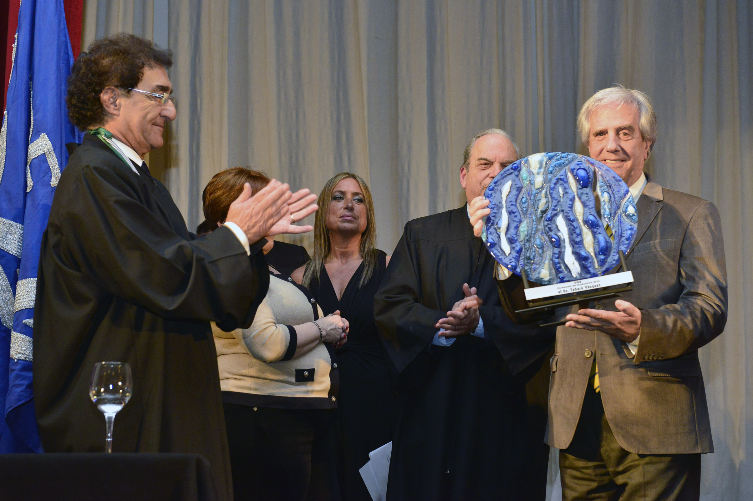 Presidente Tabaré Vázquez recibe la distinción Doctor Honoris Causa de la UDE