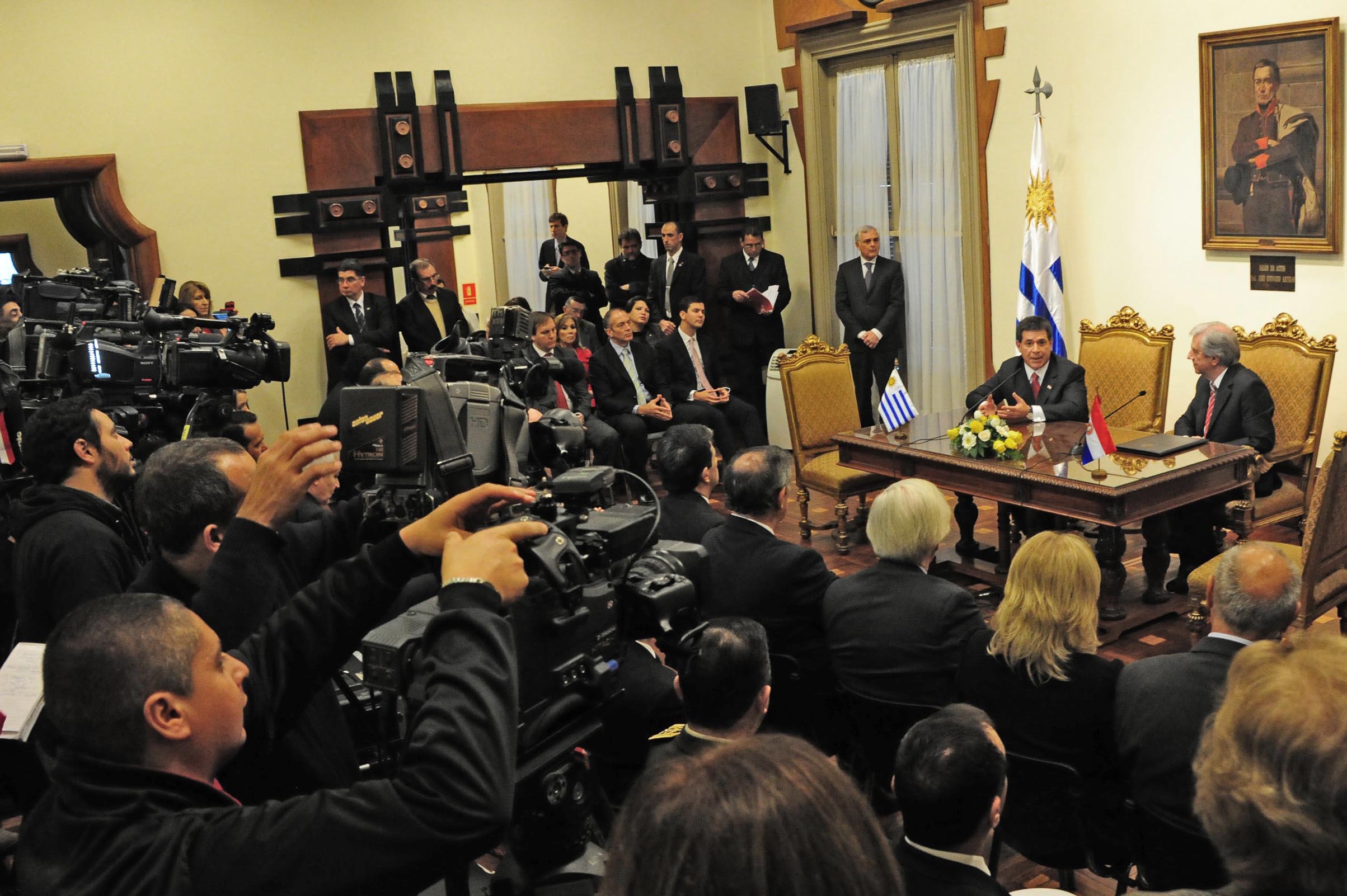 Conferencia de prensa conjunta de los presidentes Vázquez y Cartes