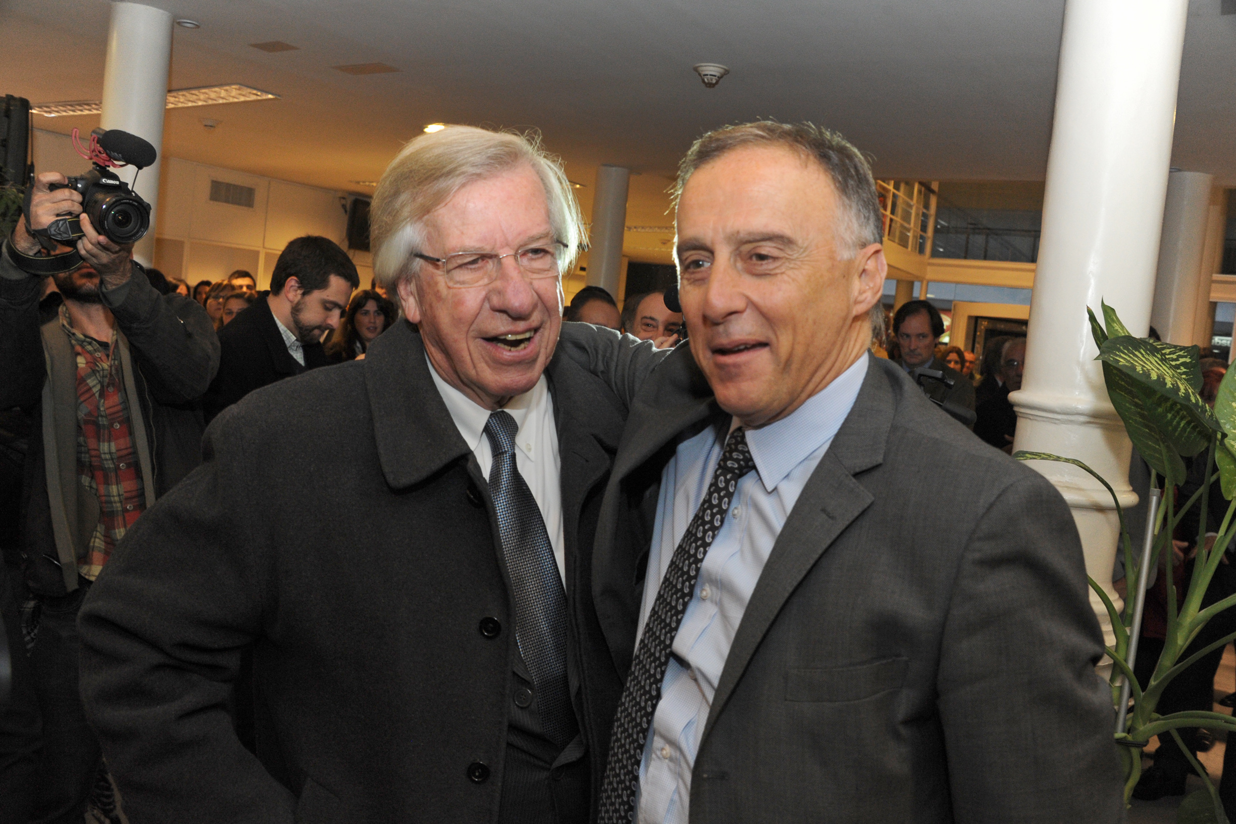 El ministro de Economía, Danilo Astori, y el presidente de la CND, Fernando Calloia.