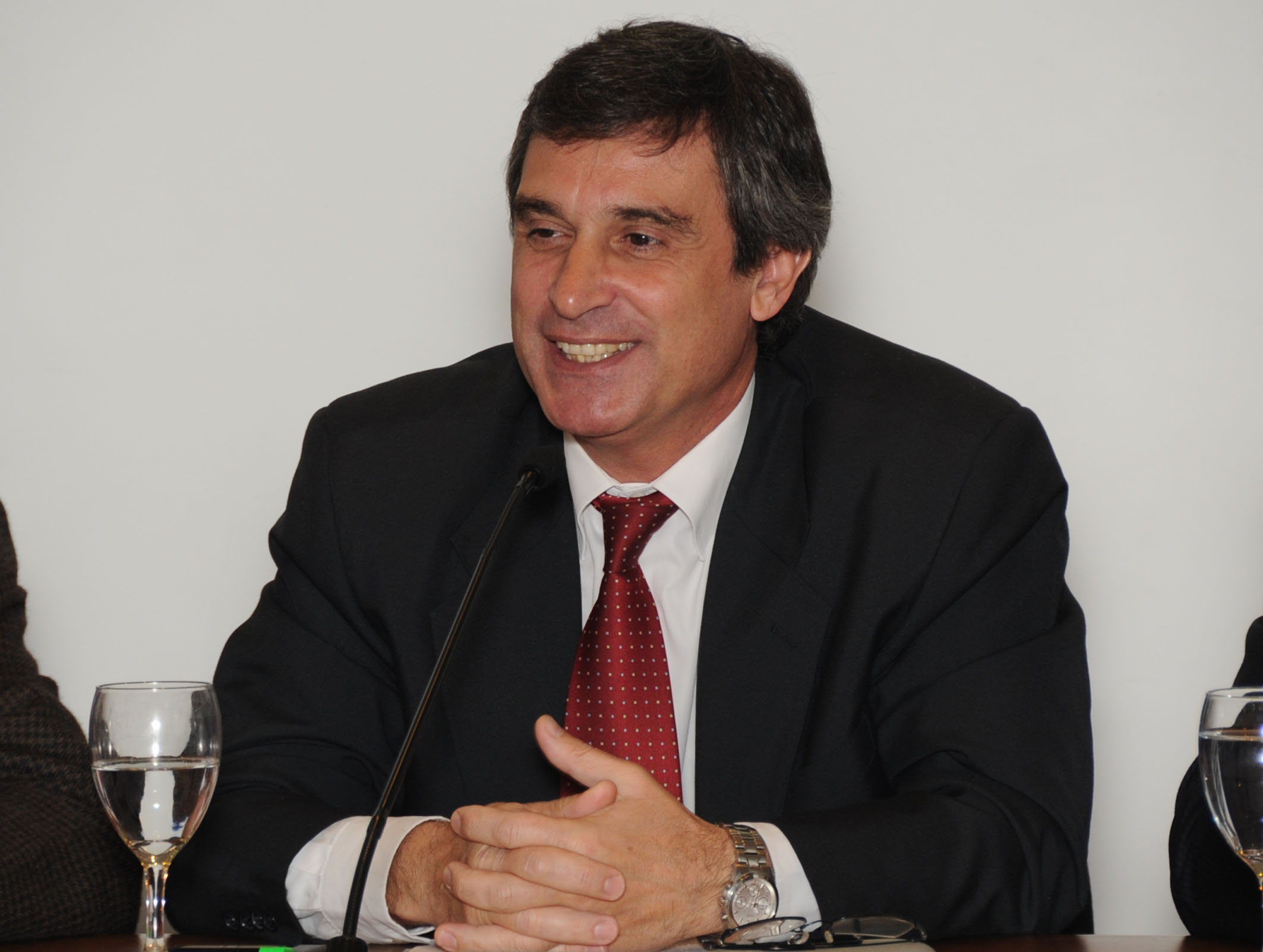 Álvaro Garcia haciendo uso de la palabra