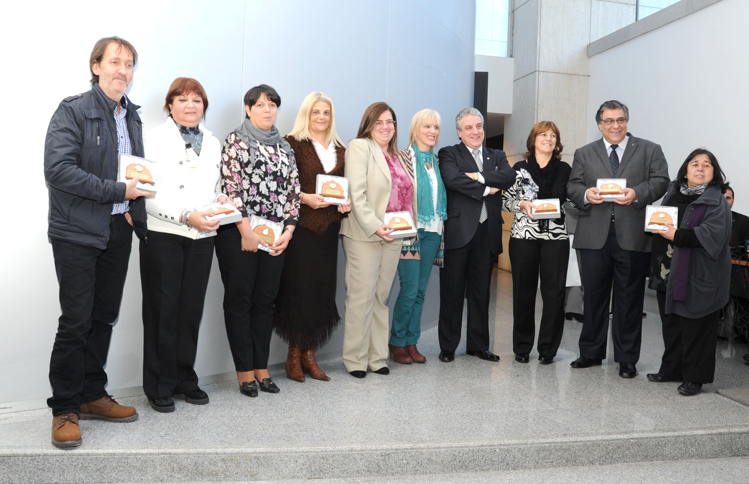 Entrega de medallas a funcionarios