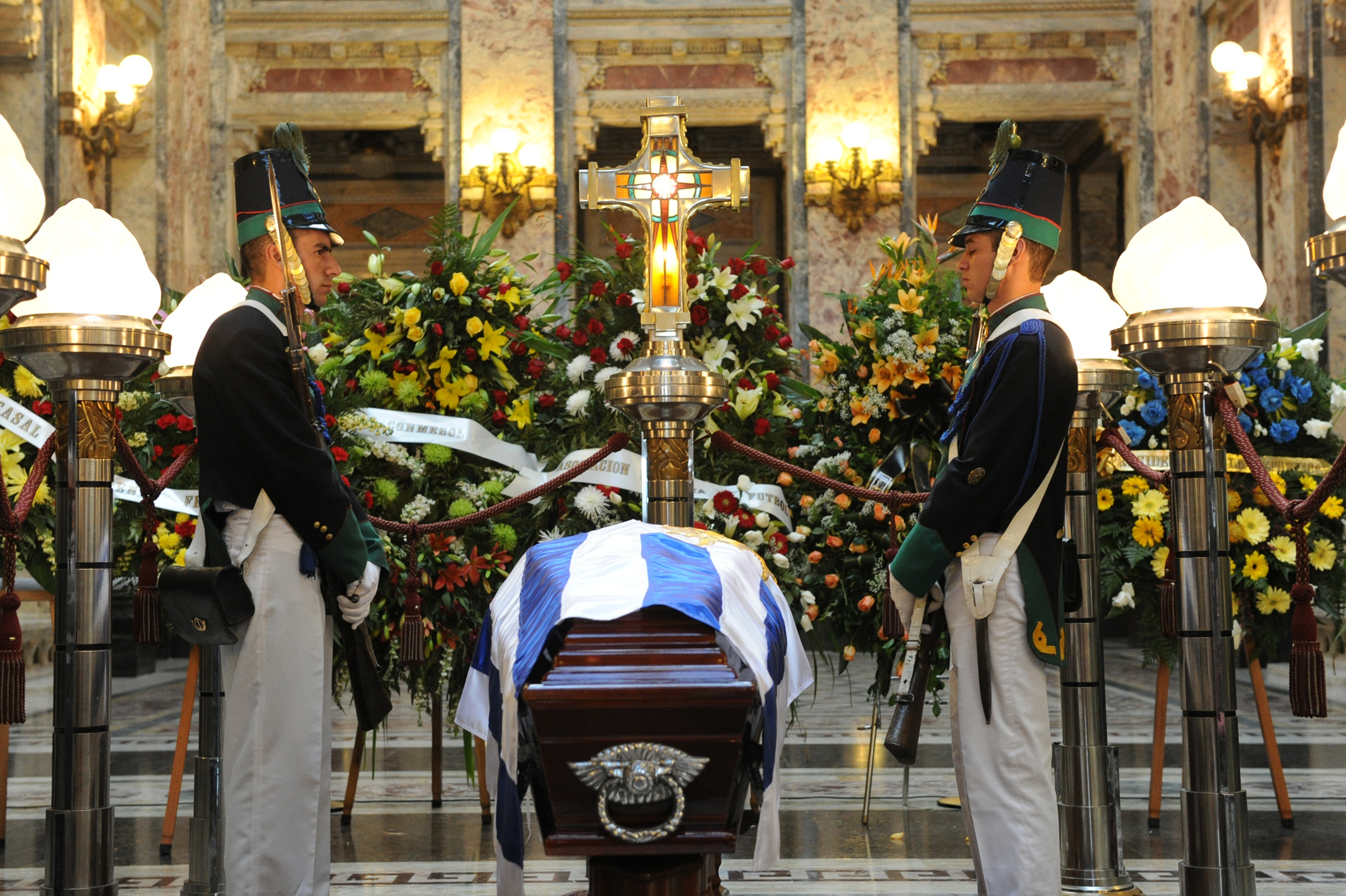 Despedida fúnebre de Alcides Eduardo Ghiggia en el Salón de los Pasos Perdidos