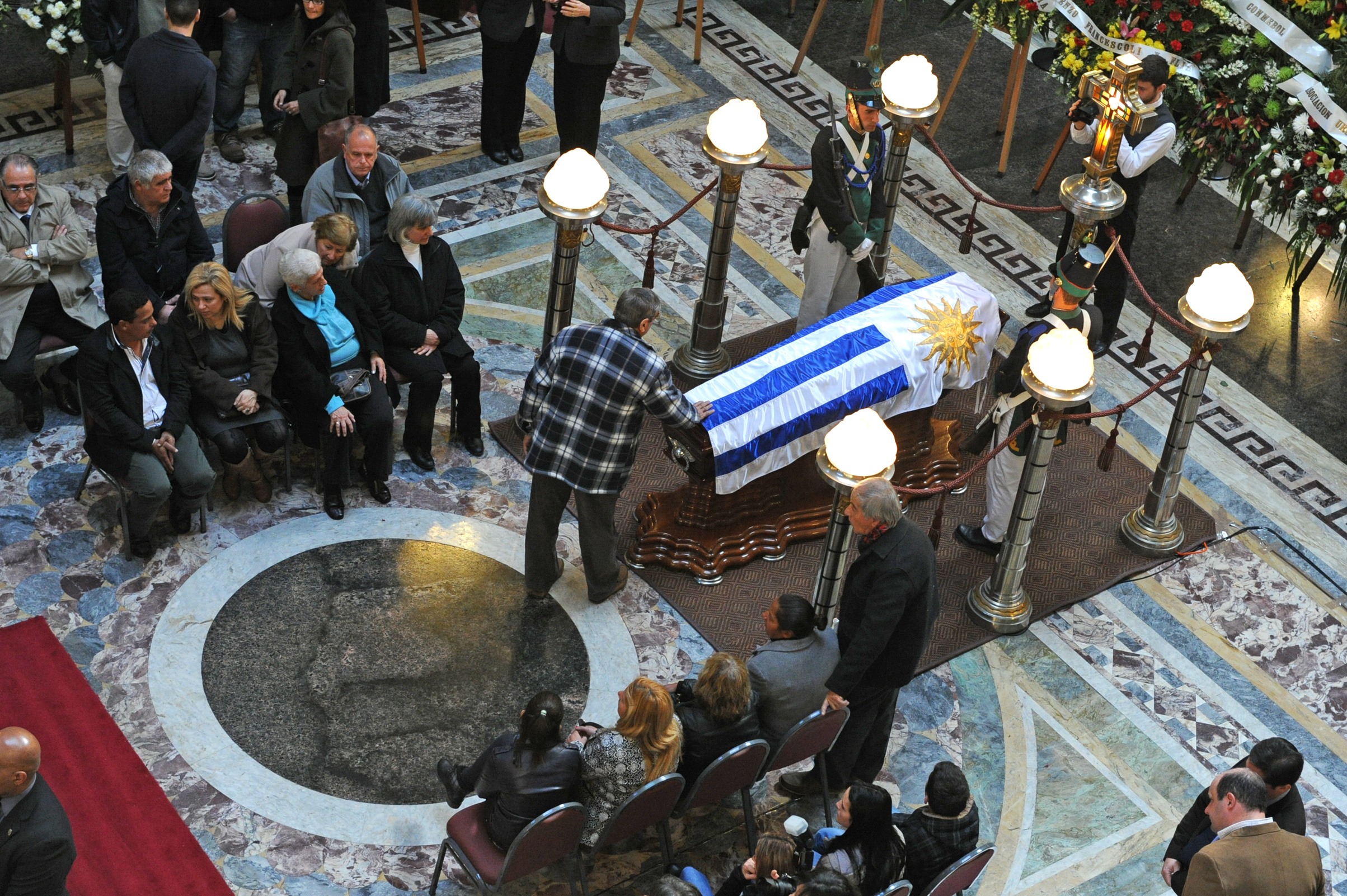 Despedida fúnebre de Alcides Eduardo Ghiggia en el Salón de los Pasos Perdidos