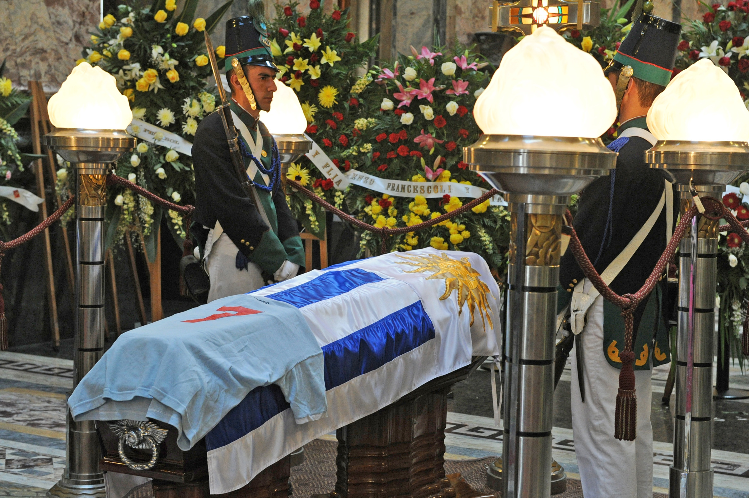 Despedida fúnebre de Alcides Eduardo Ghiggia en el Salón de los Pasos Perdidos