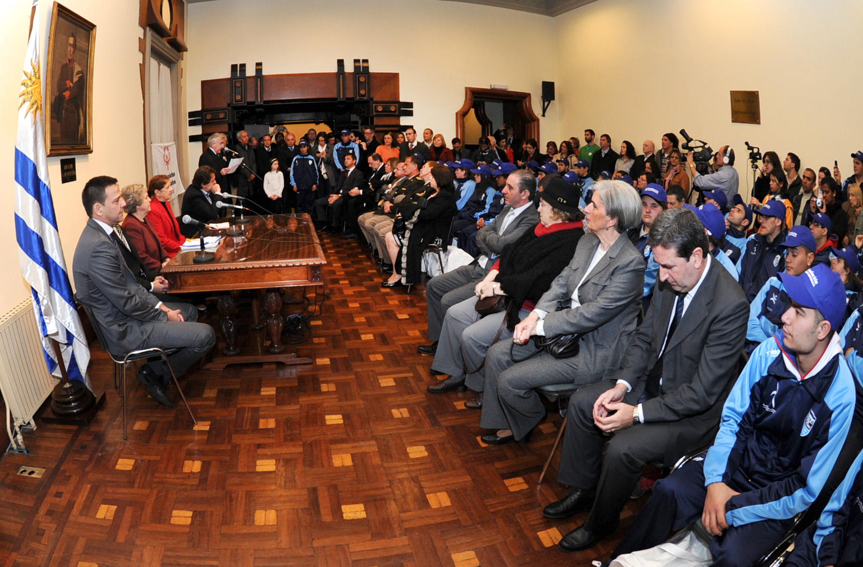 Entrega de Pabellón Nacional a la Delegación de los juegos de verano de Olimpíadas Especiales