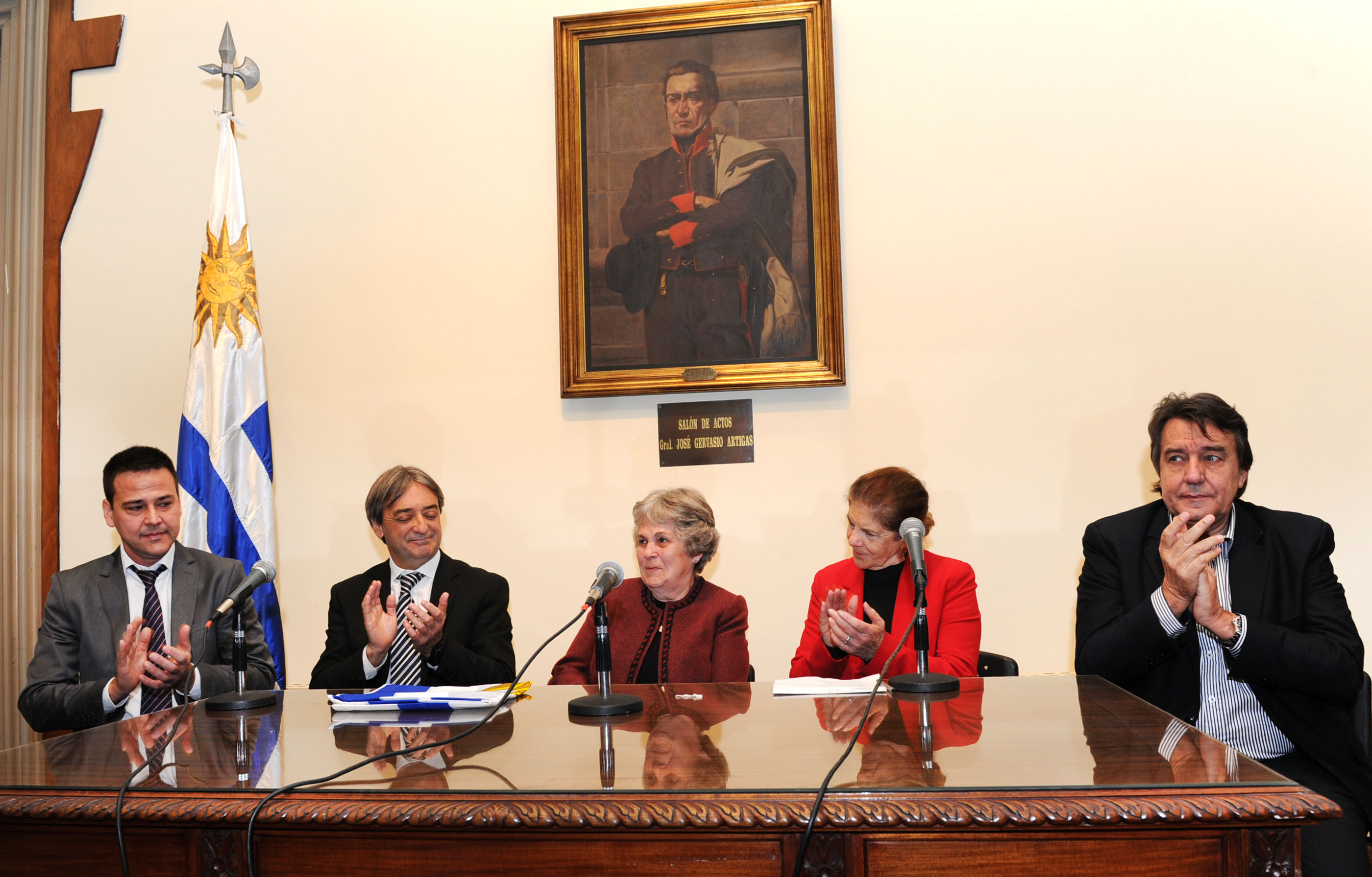 Entrega de Pabellón Nacional a la Delegación de los juegos de verano de Olimpíadas Especiales