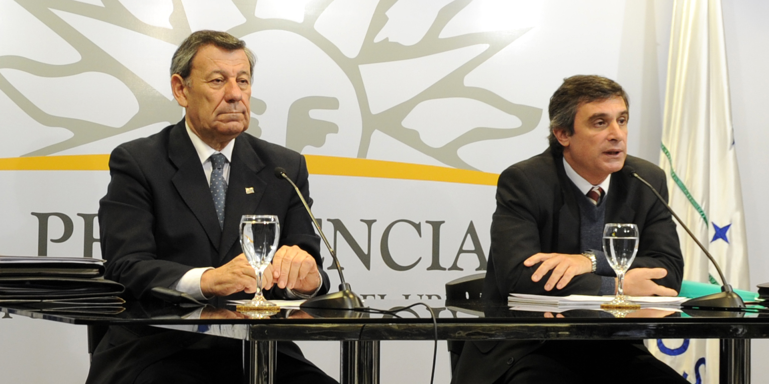 Álvaro García y Nin Novoa en conferencia de prensa luego del Consejo de Ministros
