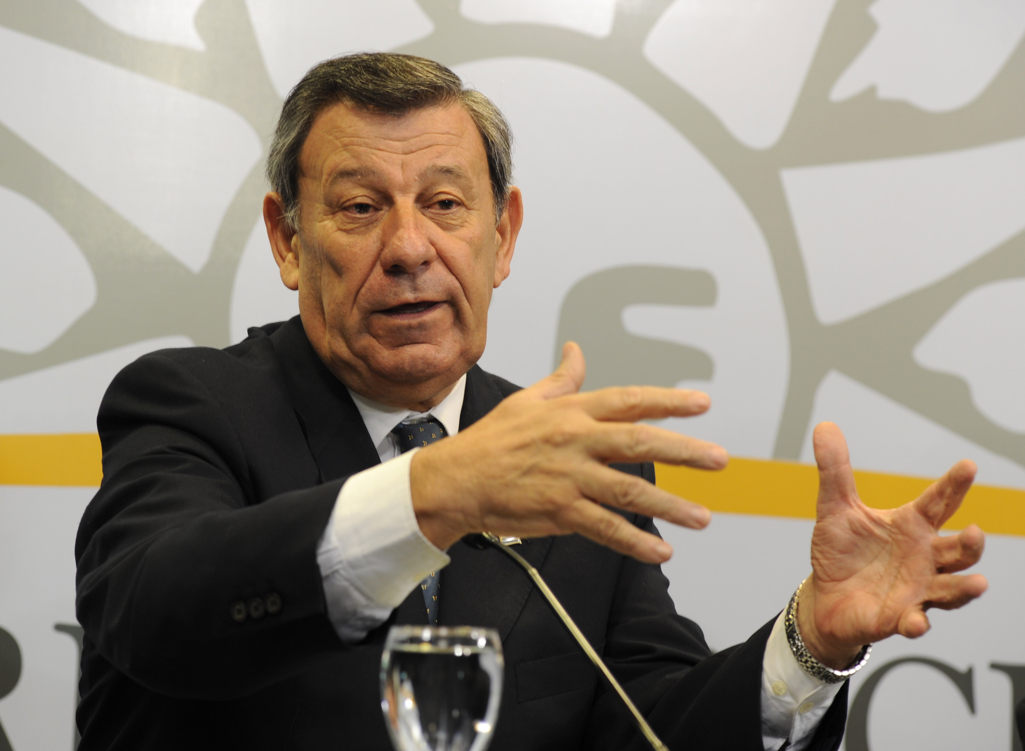 Álvaro García y Nin Novoa en conferencia de prensa luego del Consejo de Ministros