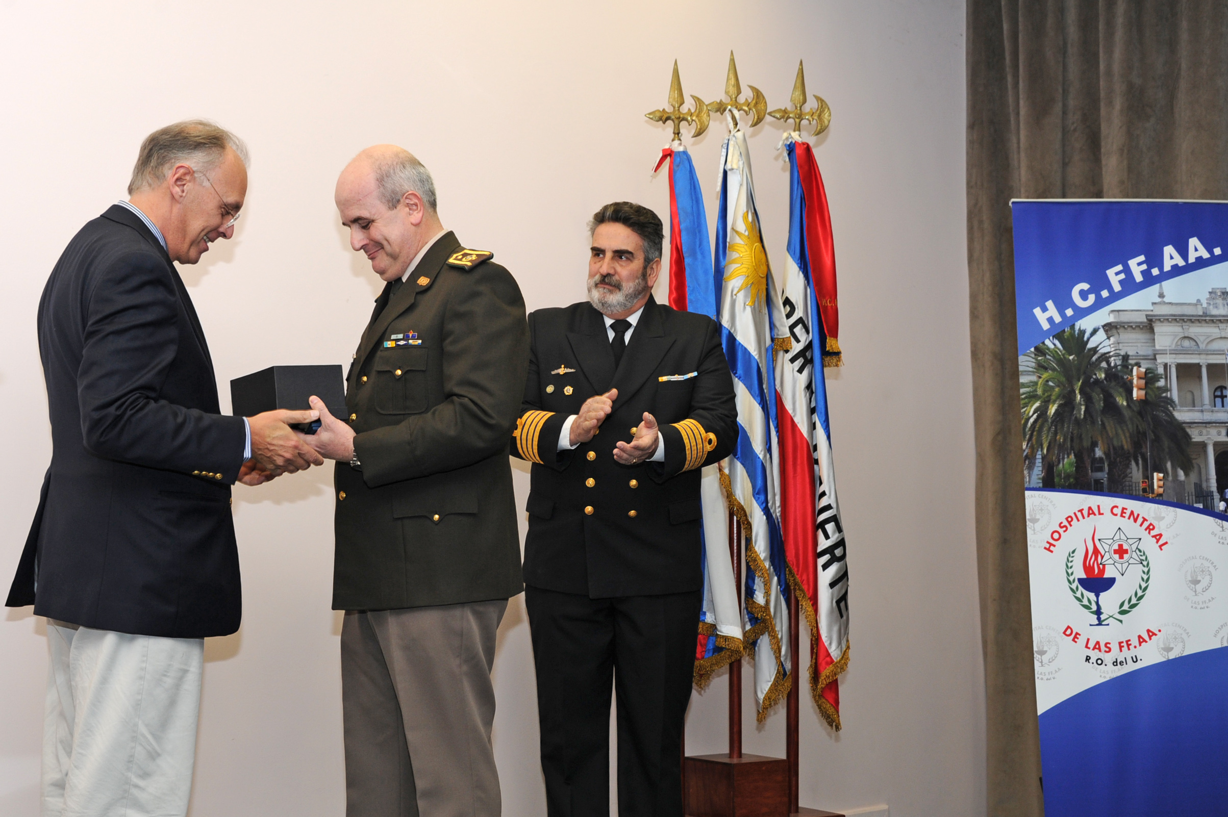 Entrega de Medallas a Personal que pasó a situación de retiro con más de 25 años de Servicio.