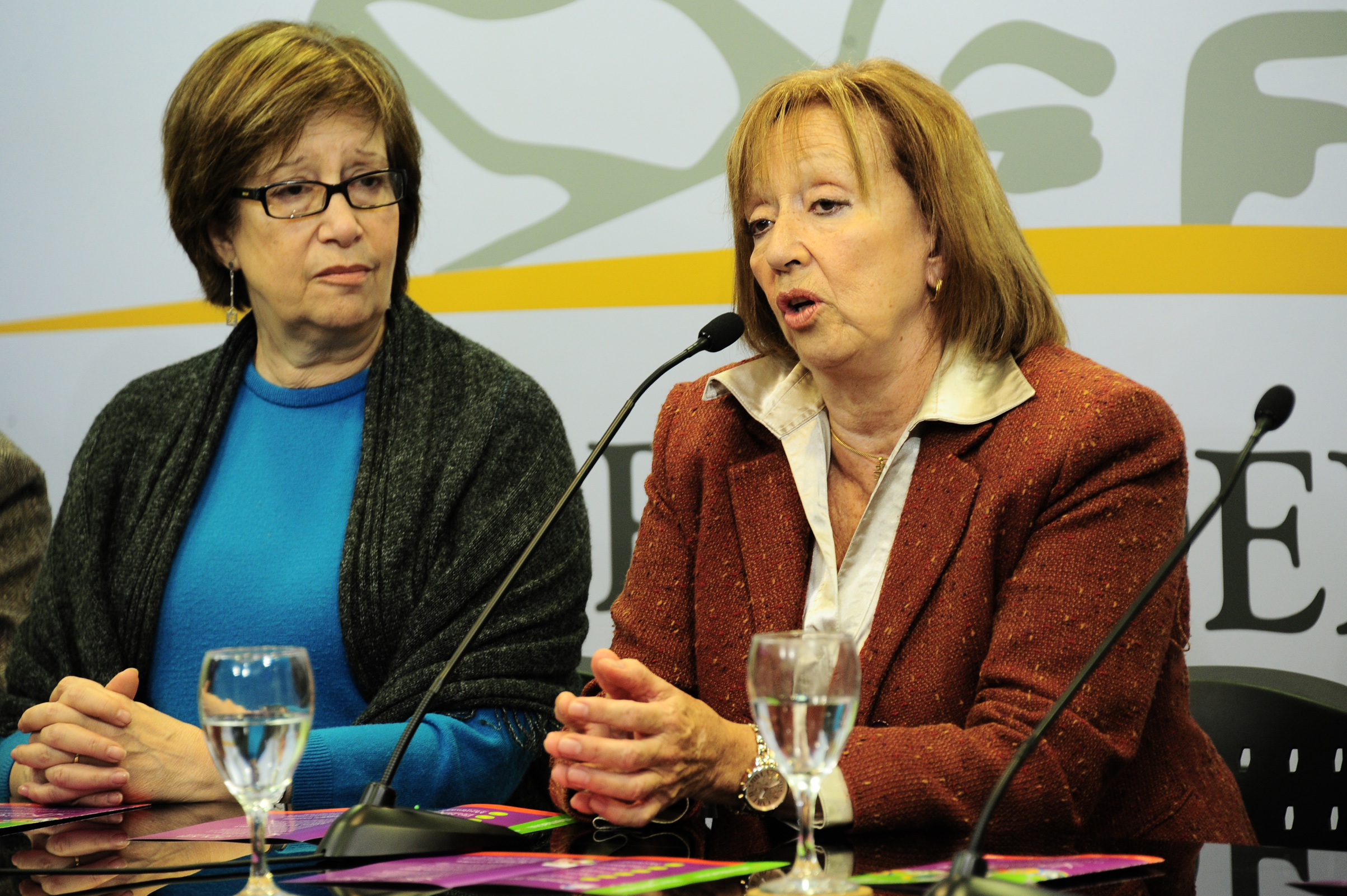 Ministra de Educación y Cultura, María Julia Muñoz, haciendo uso de la palabra