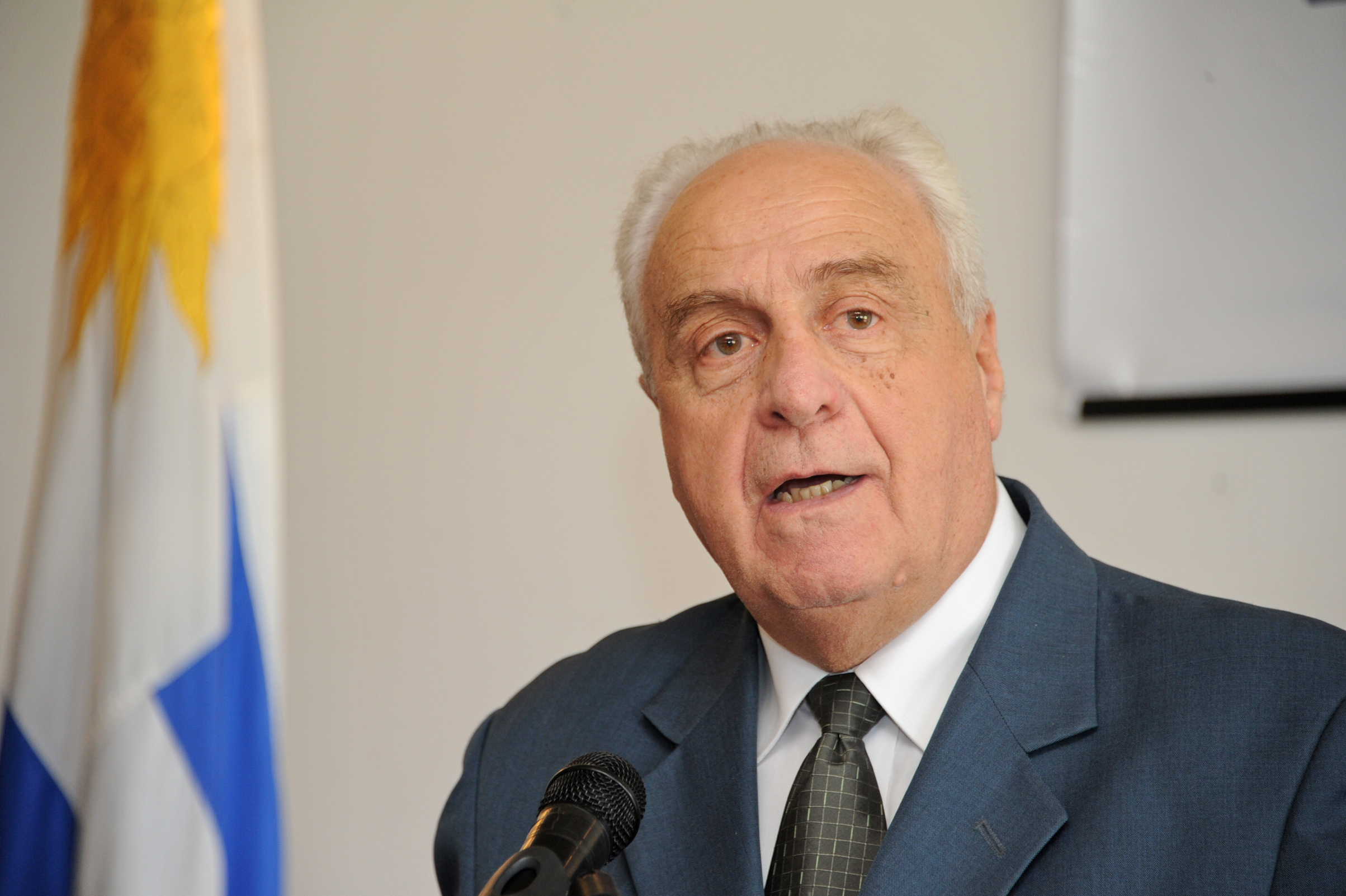 Ministro de Transporte y Obras Públicas, Victor Rossi