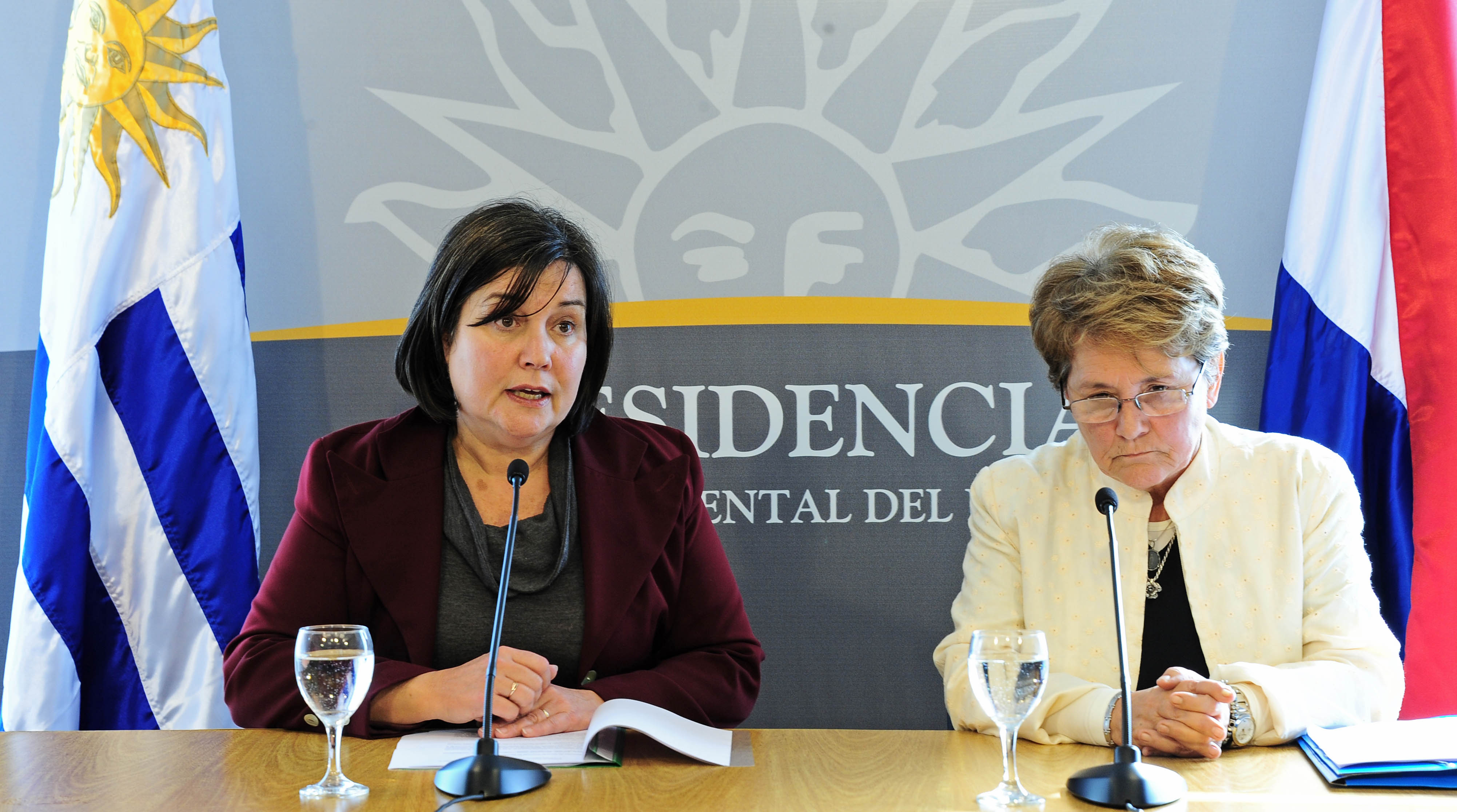 Consejeras del Codicen, Teresita Capurro y Laura Motta en conferencia de prensa