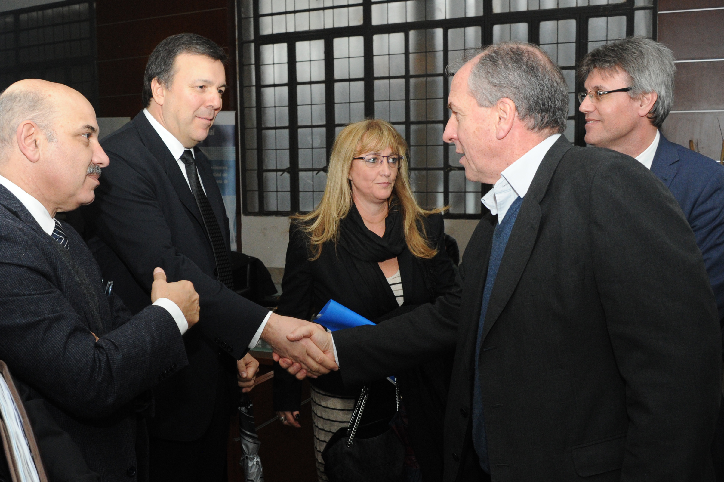 Ministro de Trabajo y Seguridad Social, Ernesto Murro, durante la llegada a la reunión