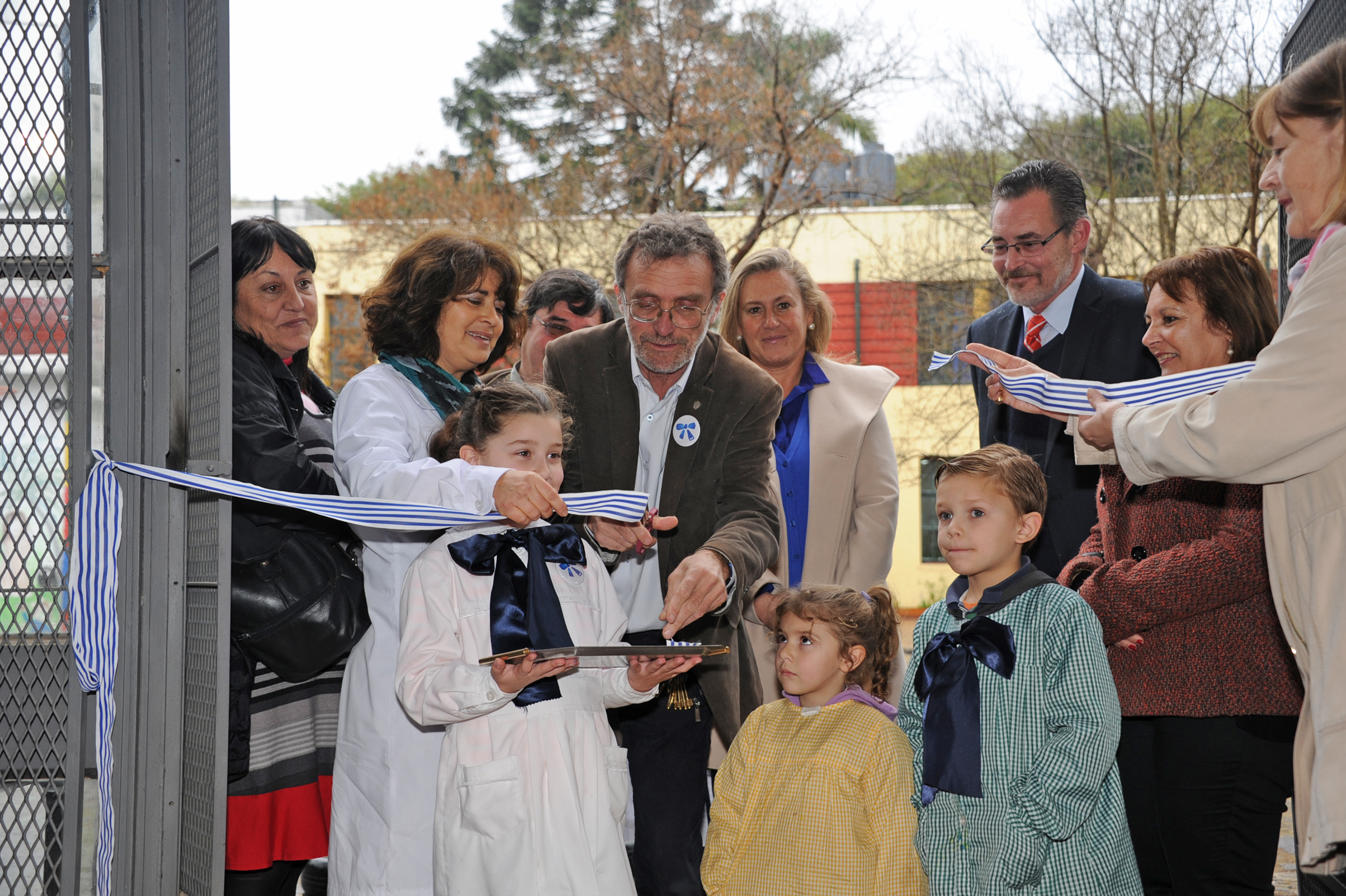 Consejero del CEIP, Héctor Florit, durante el corte de cinta