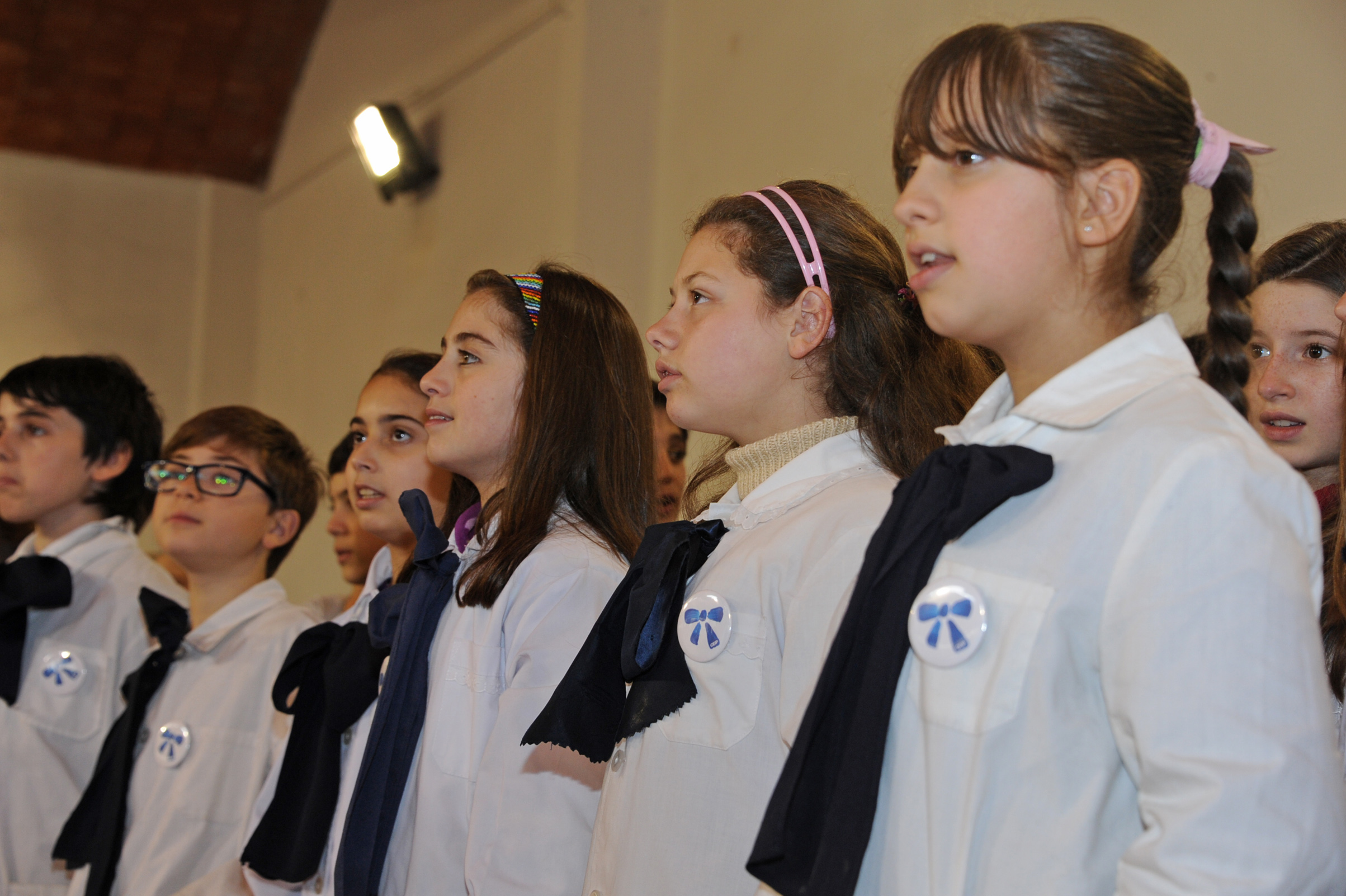 Alumnos de las escuelas Simón Bolívar y Martín Etchegoyen