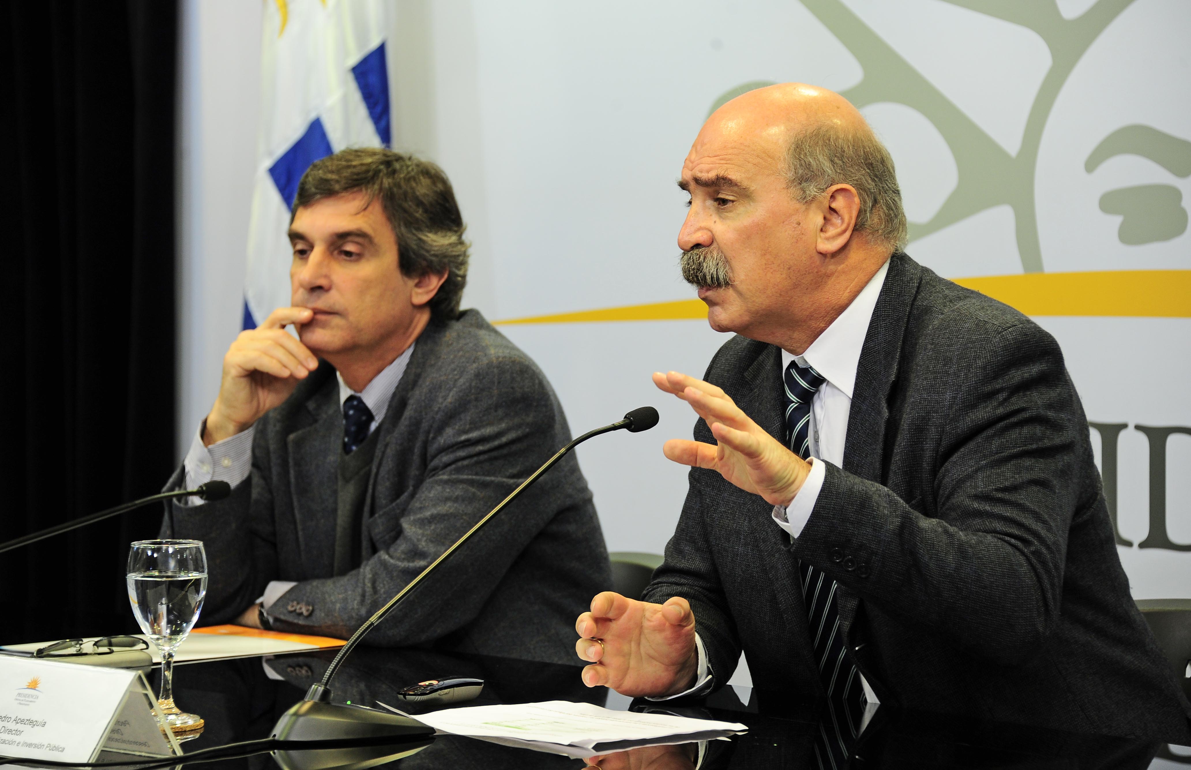 Álvaro García en Conferencia de Prensa sobre acuerdo presupuestal con Gobiernos Departamentales