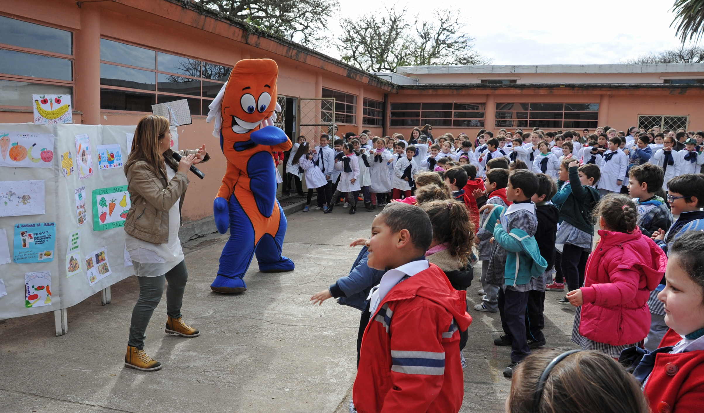 Actividad del Plan Salud Bucal en la escuela número 140 en Santa Lucía, Canelones