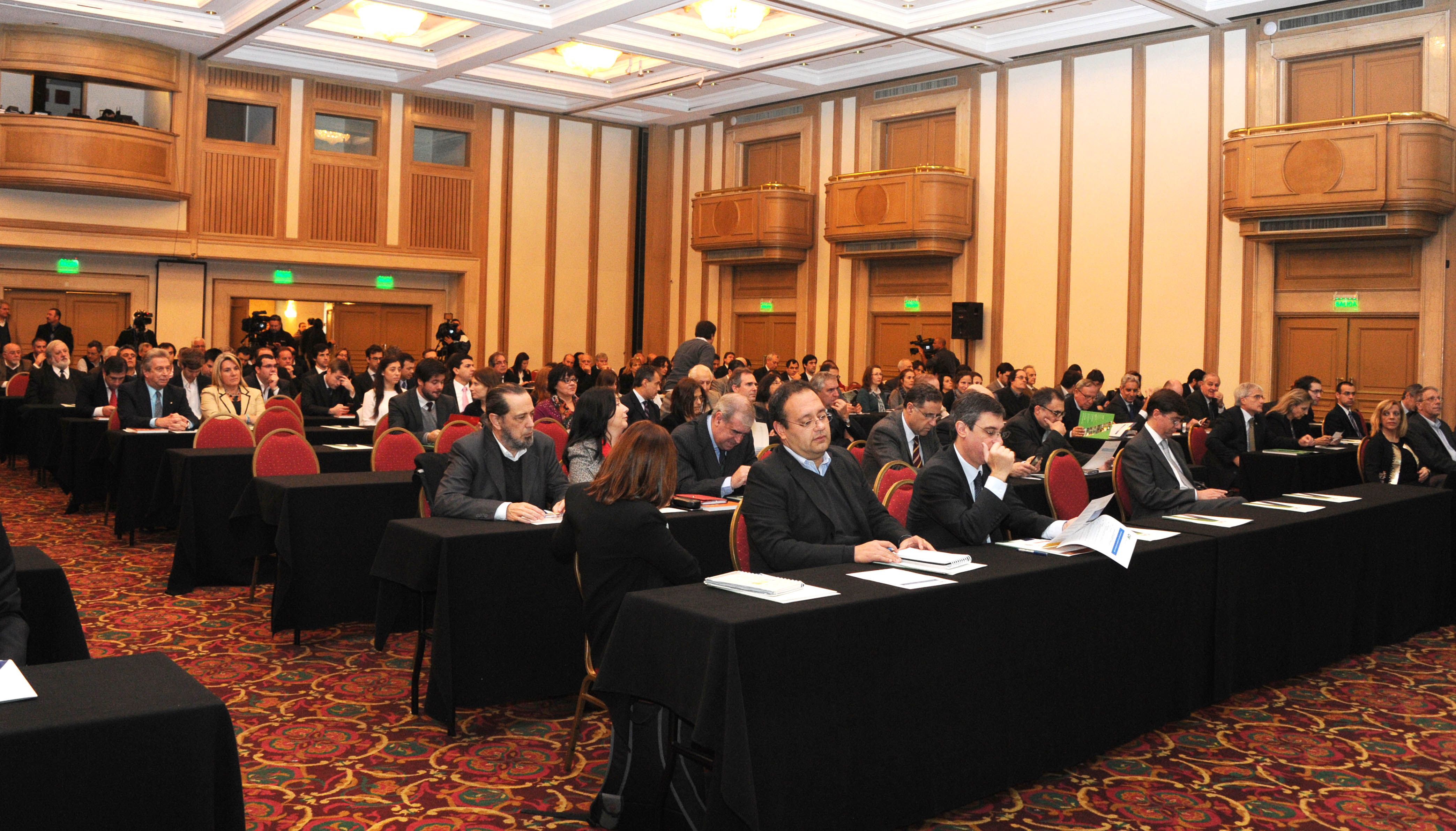 Ministro Victor Rossi participó en la presentación de la Corporación Andina de Fomento