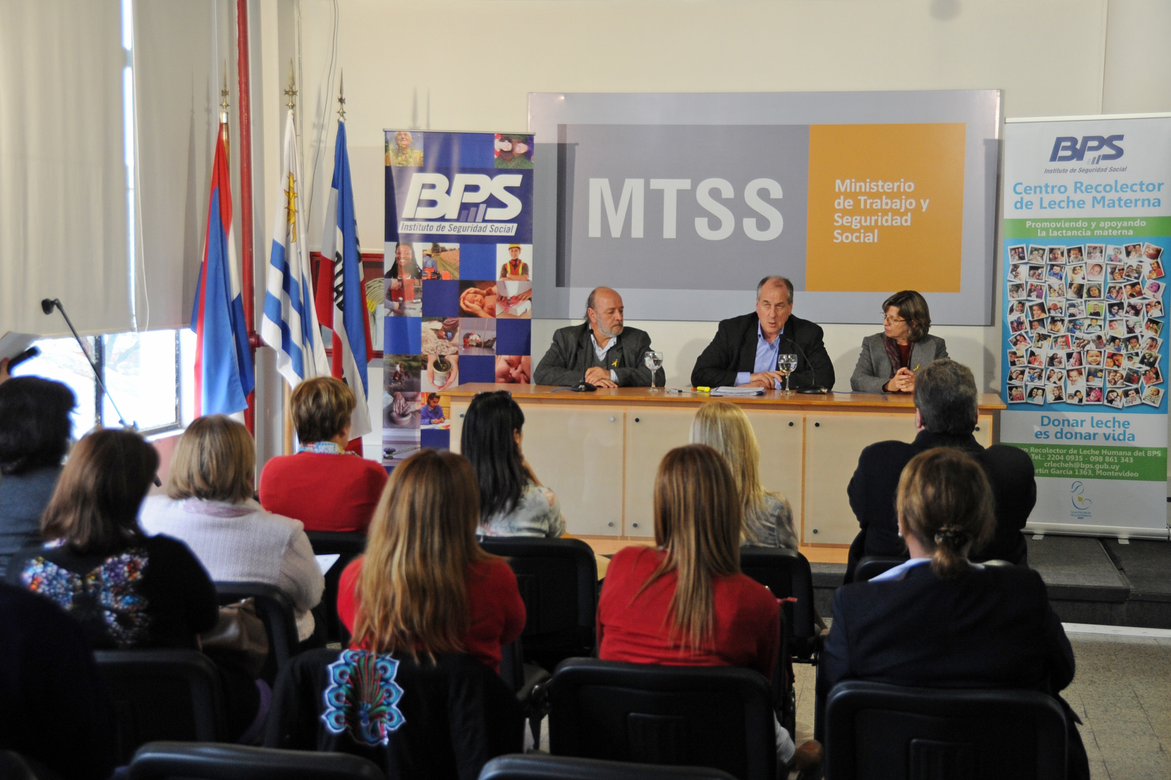 Acto de firma de convenio entre MTSS y BPS sobre Lactancia Materna