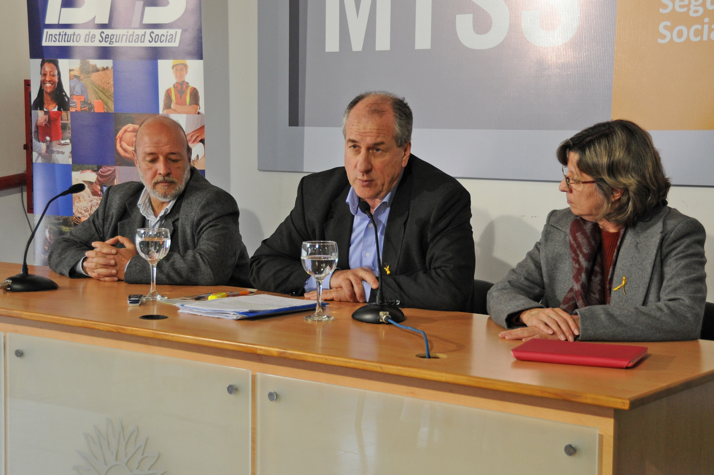 Ministro de Trabajo y Seguridad Social, Ernesto Murro, dirigiéndose a los presentes