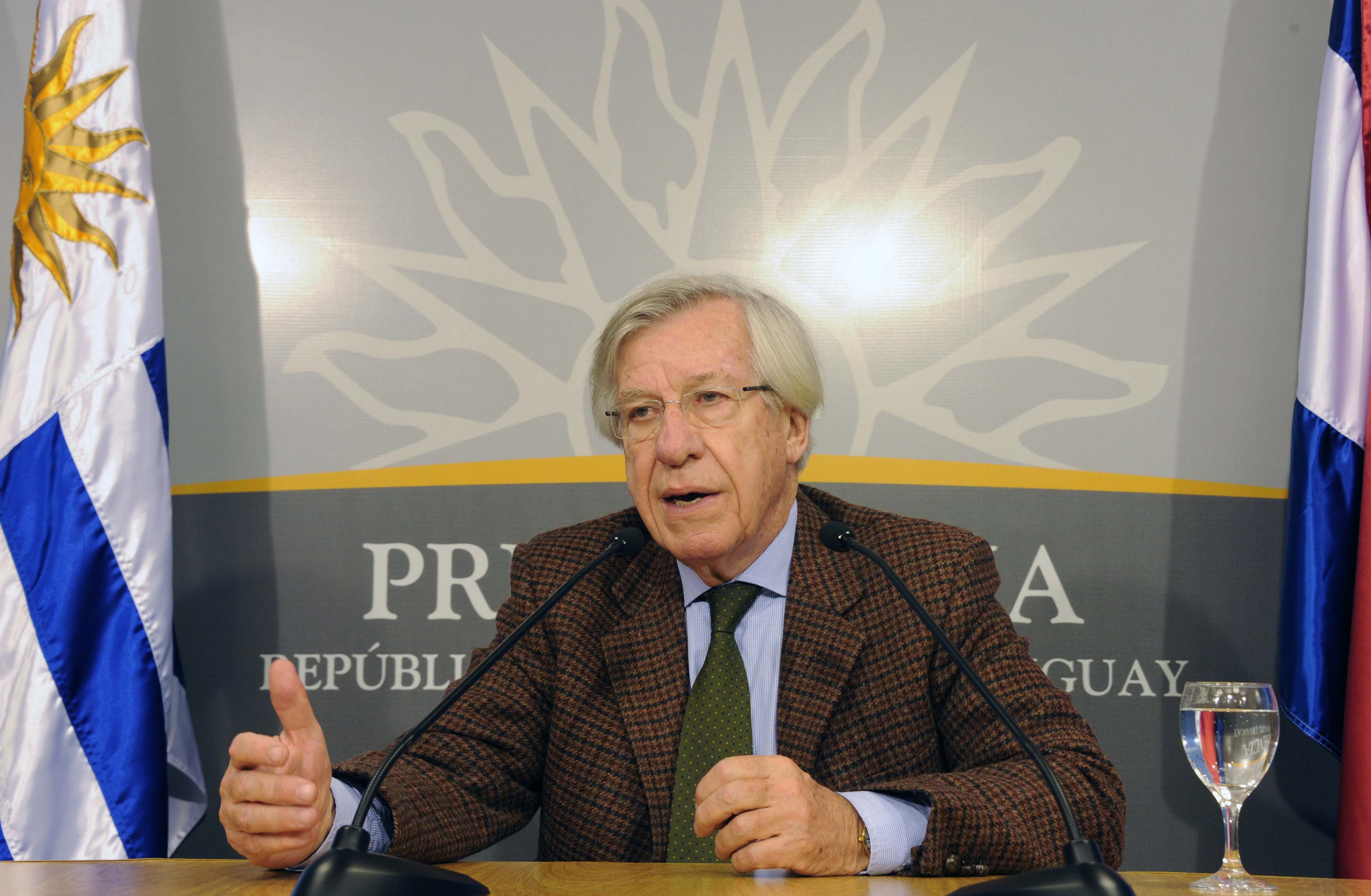 Ministro de Economía, Danilo Astori en declaraciones luego del Consejo de Ministros