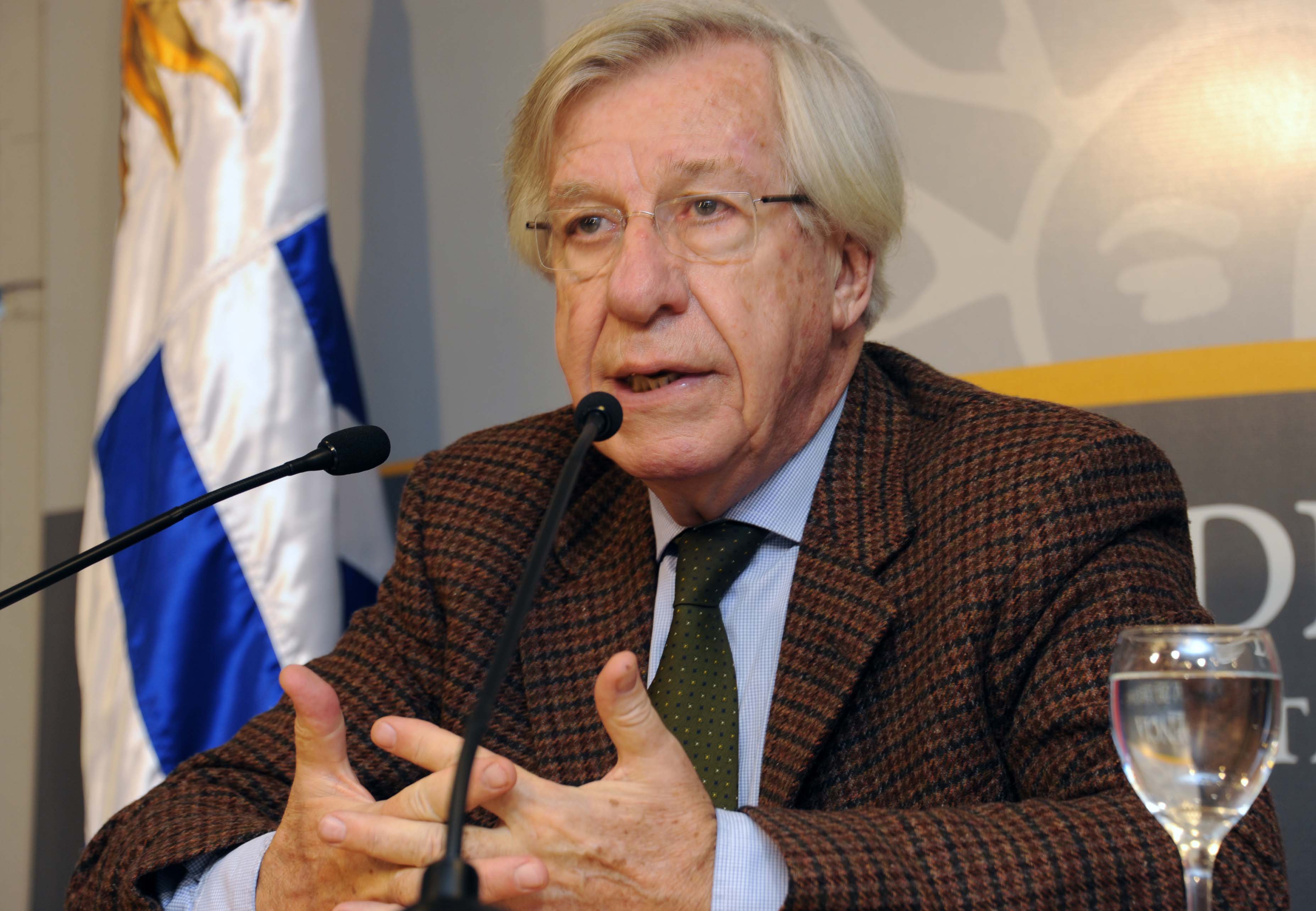 Ministro de Economía, Danilo Astori en declaraciones luego del Consejo de Ministros