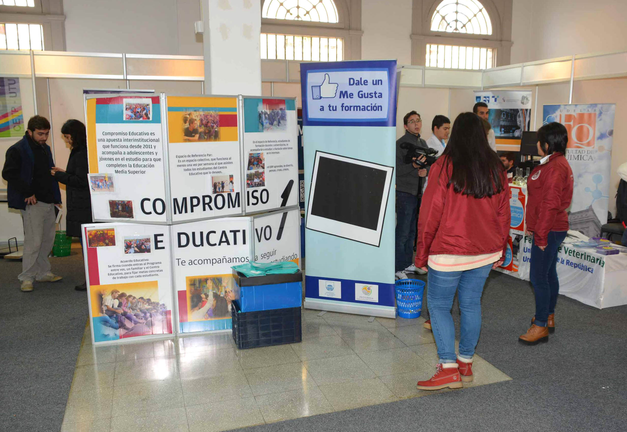 Jóvenes se congregaron en la Expo Educa en el departamento de San José