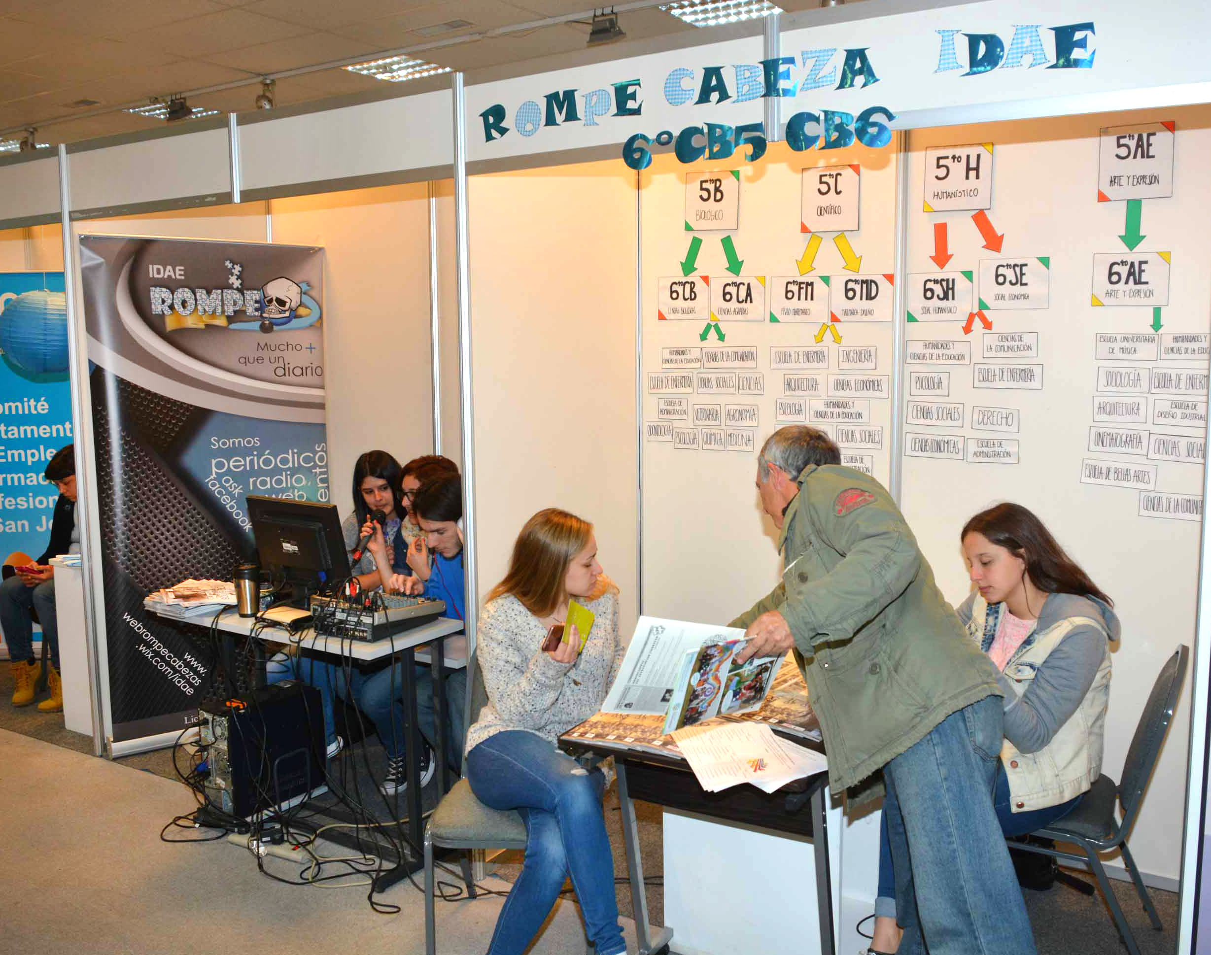 Jóvenes se congregaron en la Expo Educa en el departamento de San José