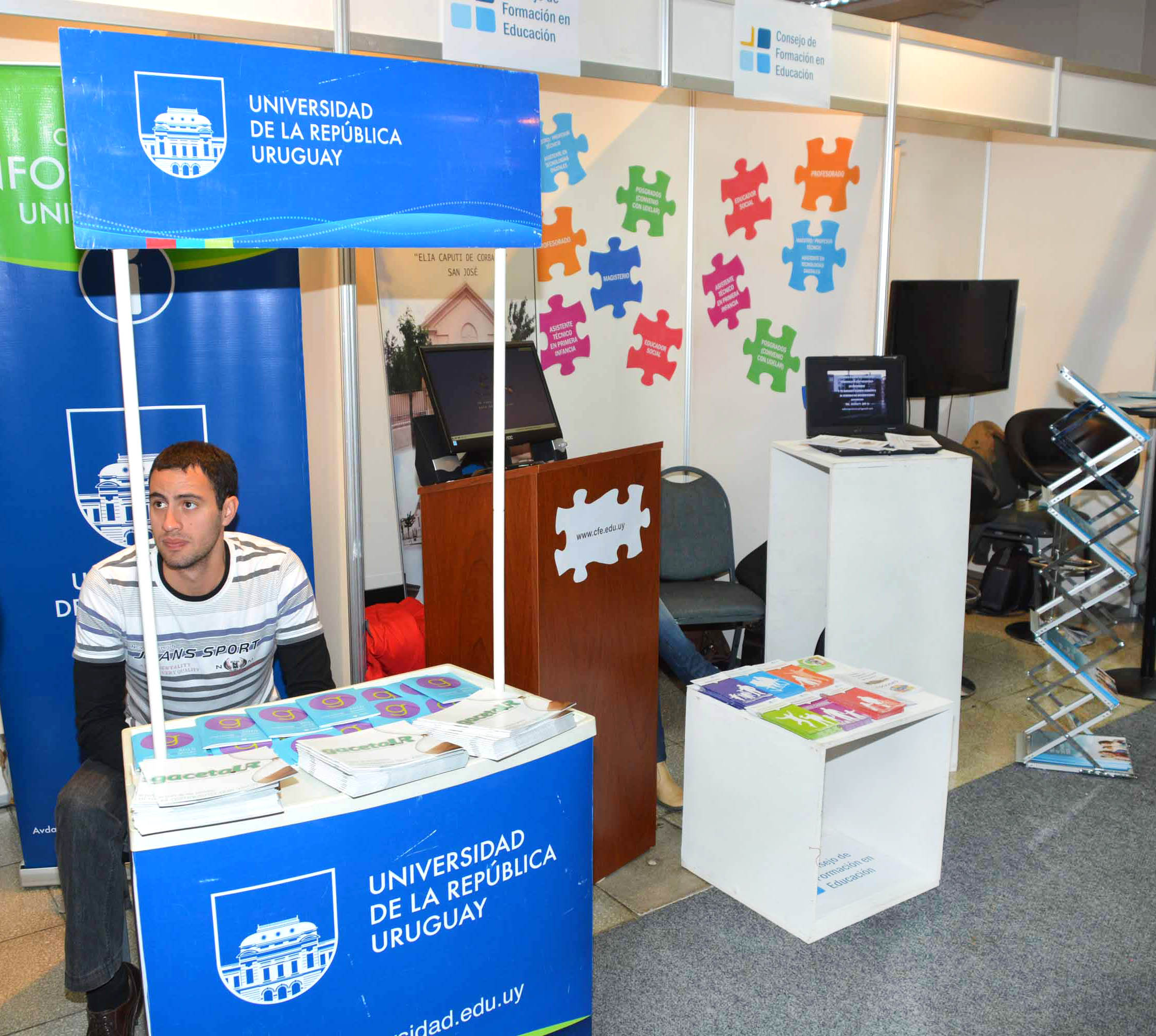 Jóvenes se congregaron en la Expo Educa en el departamento de San José