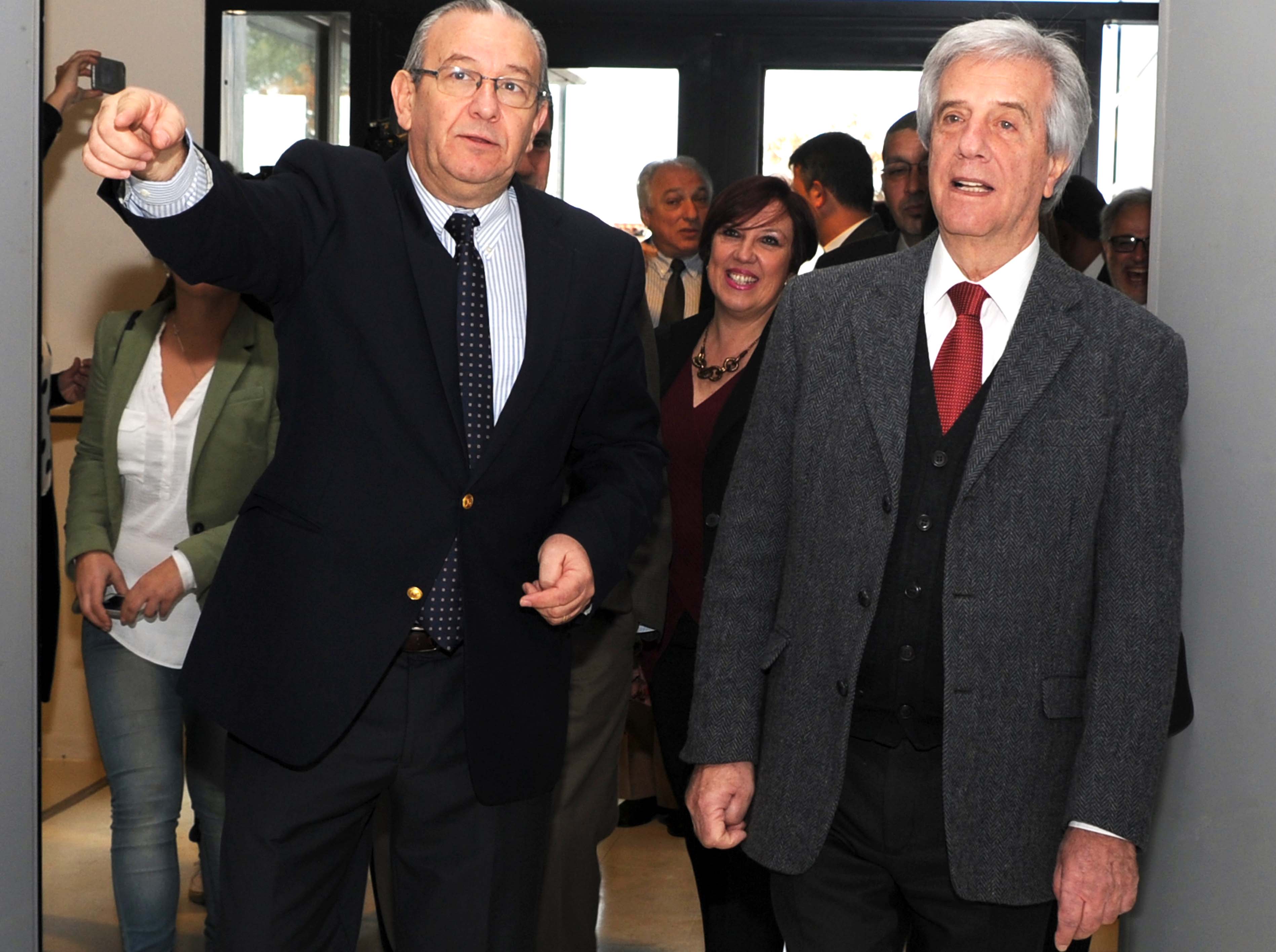 Vázquez visitando las nuevas instalaciones del Hospital Libertad
